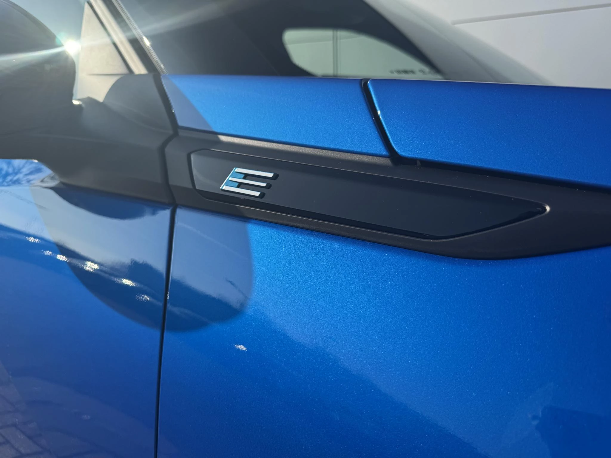 Peugeot-e-2008-image-18