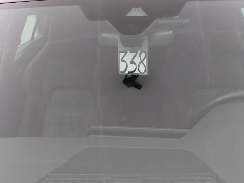 Volkswagen-Golf-image-10