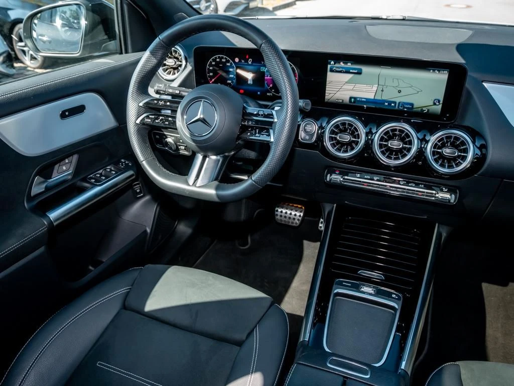 Mercedes-Benz-GLA 200 d-image-9