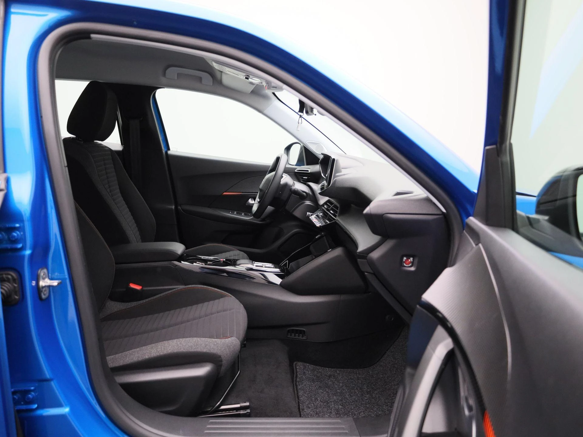 Peugeot-e-2008-image-33