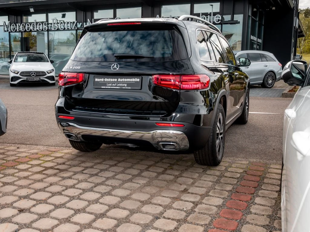 Mercedes-Benz-GLB 200-image-5