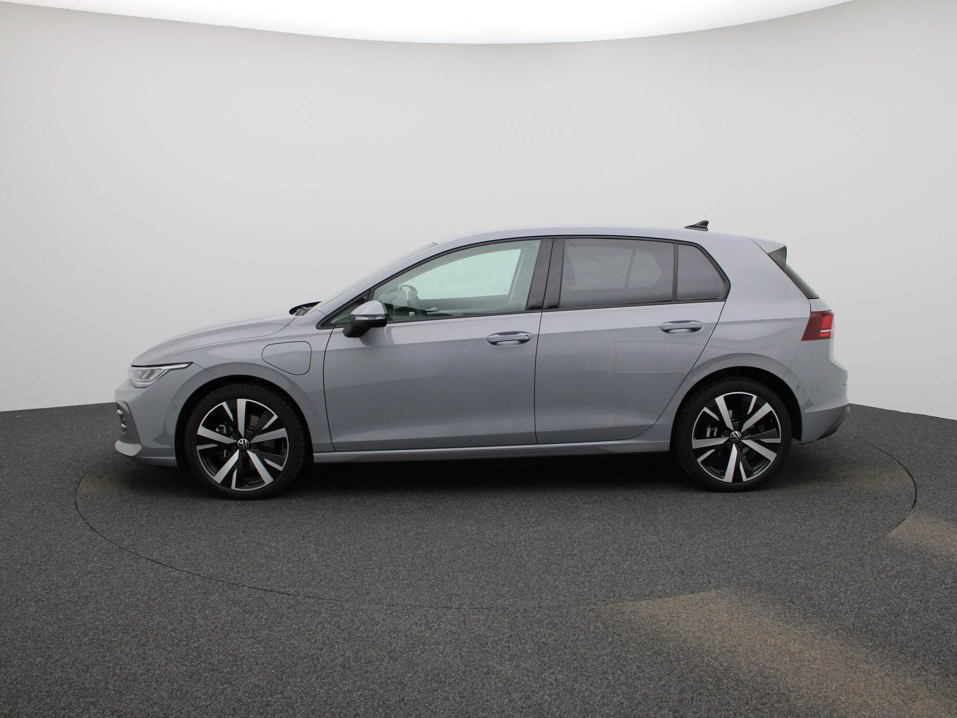 Volkswagen-Golf-image-3