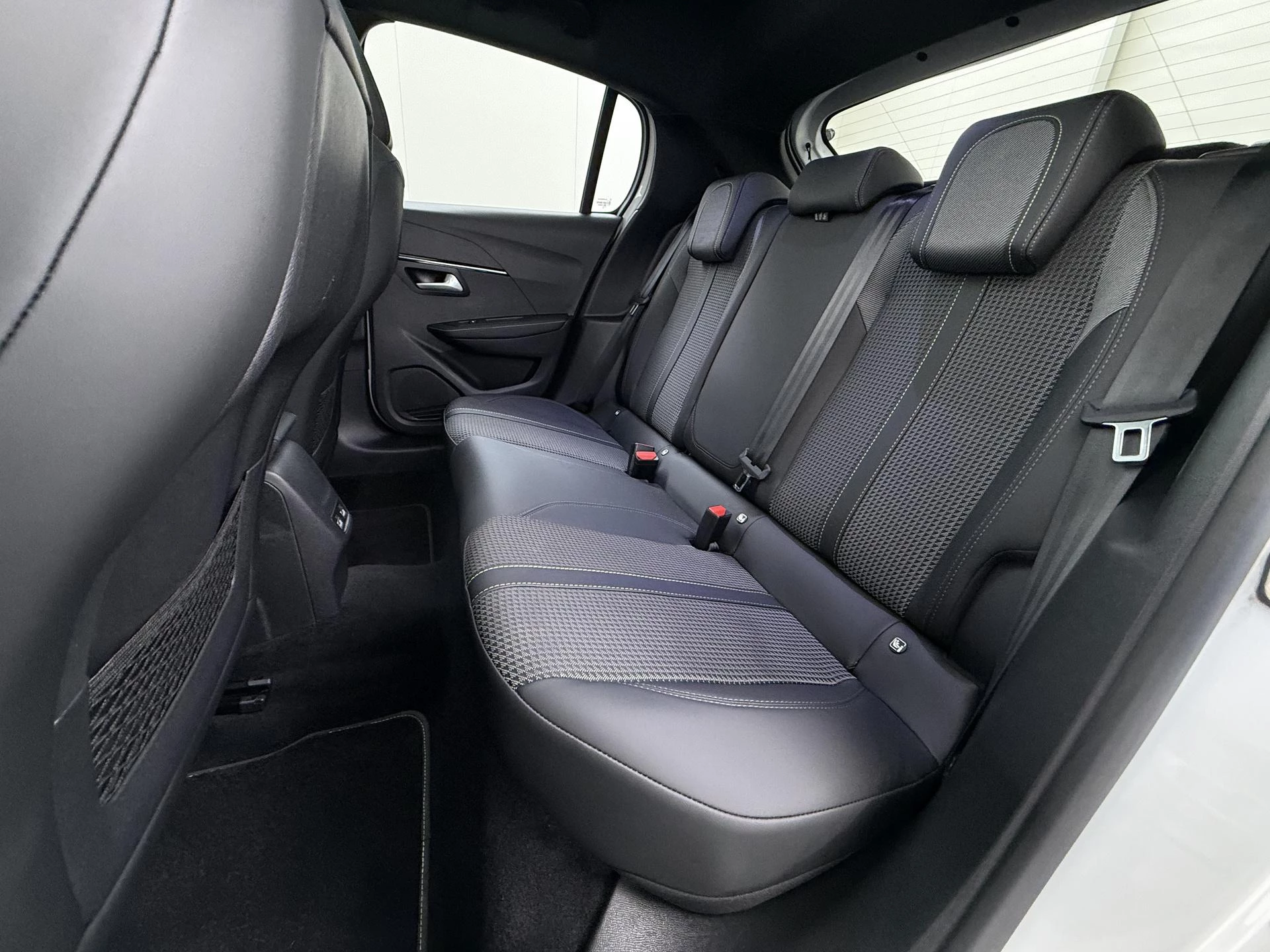 Peugeot-208-image-14