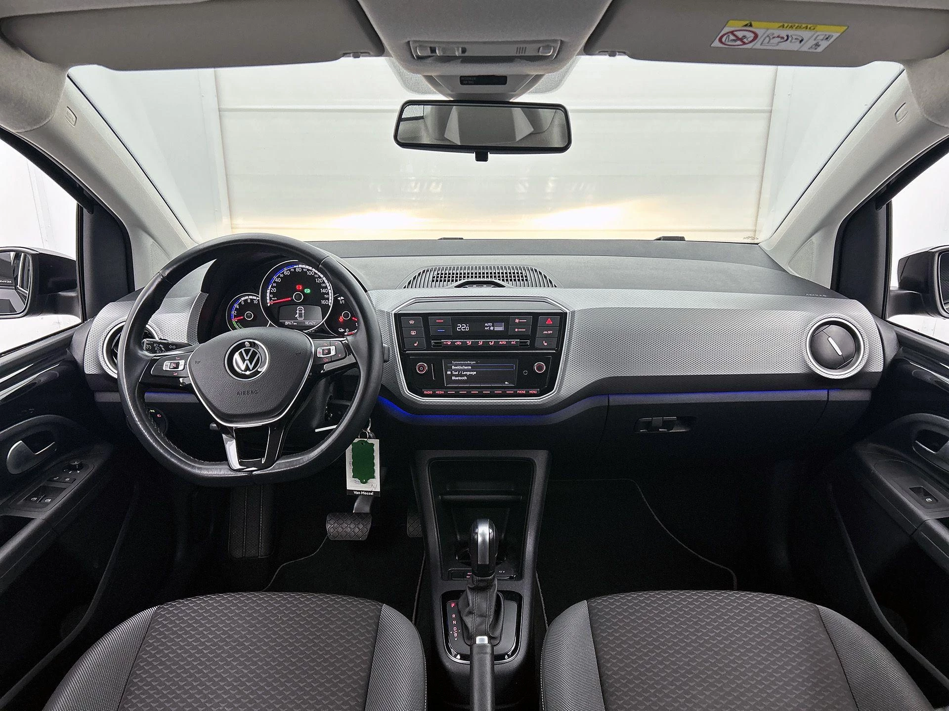 Volkswagen-e-up!-image-22