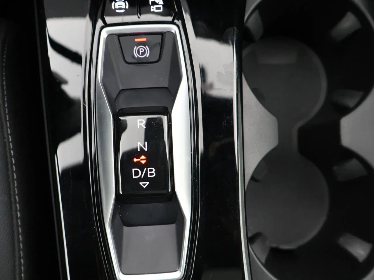 Audi Q6 e-tron Q6 e-Tron 100 kWh 50 Performance Advanced *AUTOMAAT*PANODAK*TREKHAAK*LEDER*CAMERA*NAVI*APP-CONNECT*...*