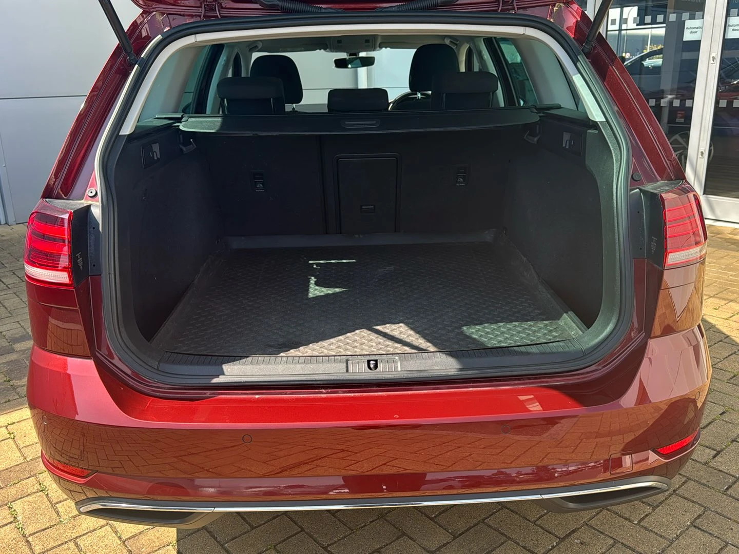 Volkswagen-Golf-image-14