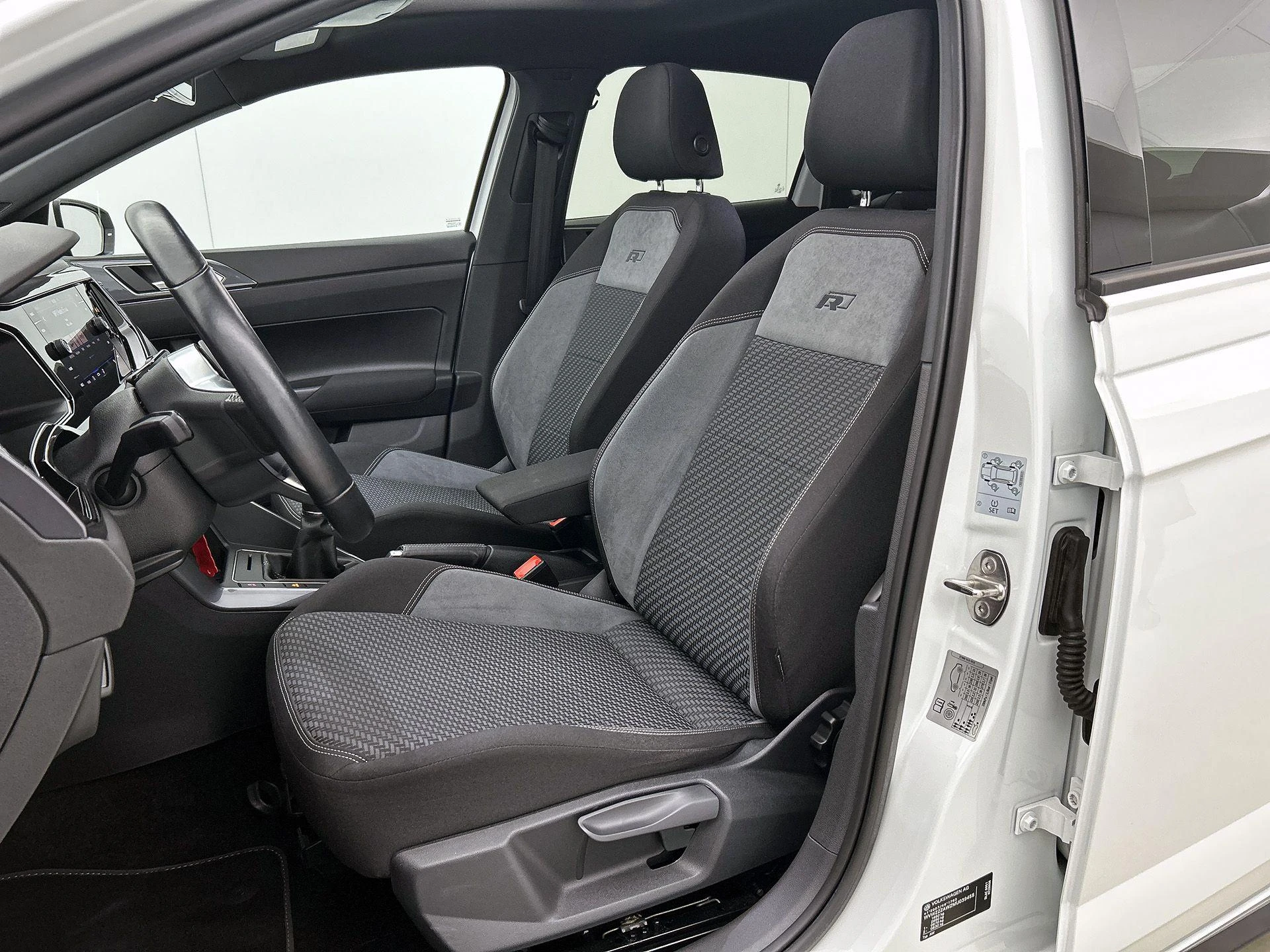 Volkswagen-Polo-image-38