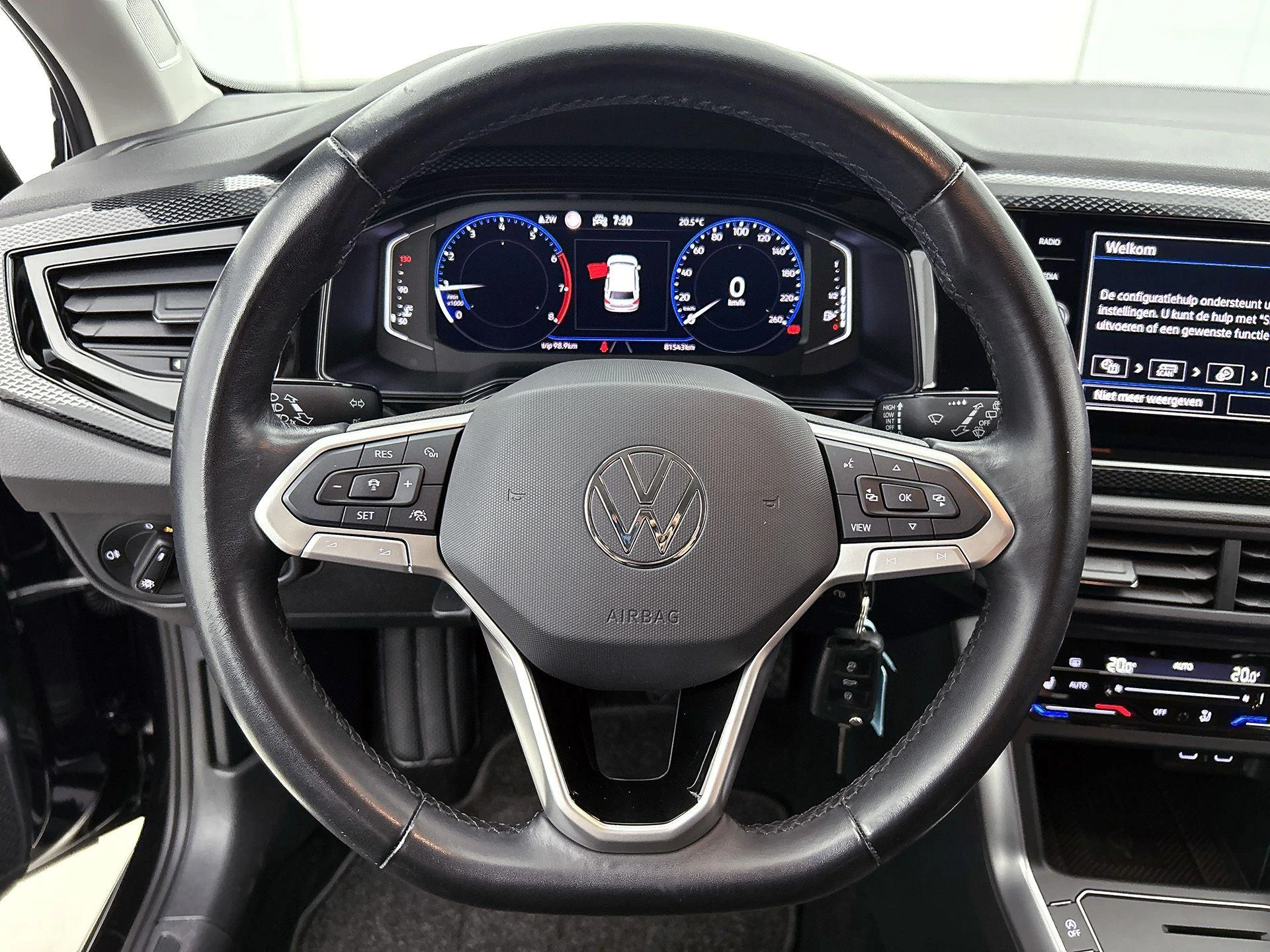 Volkswagen-Polo-image-16