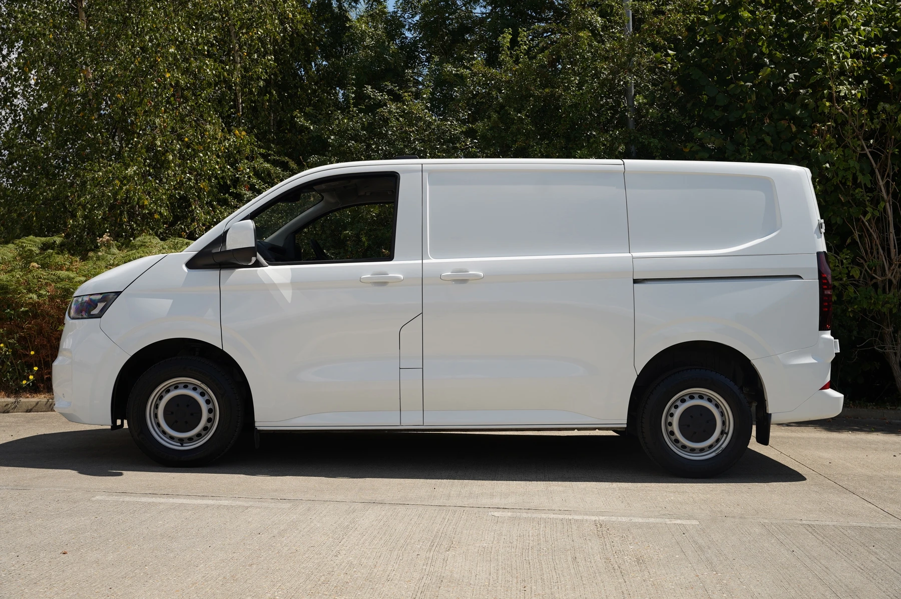 Volkswagen-Transporter-image-12