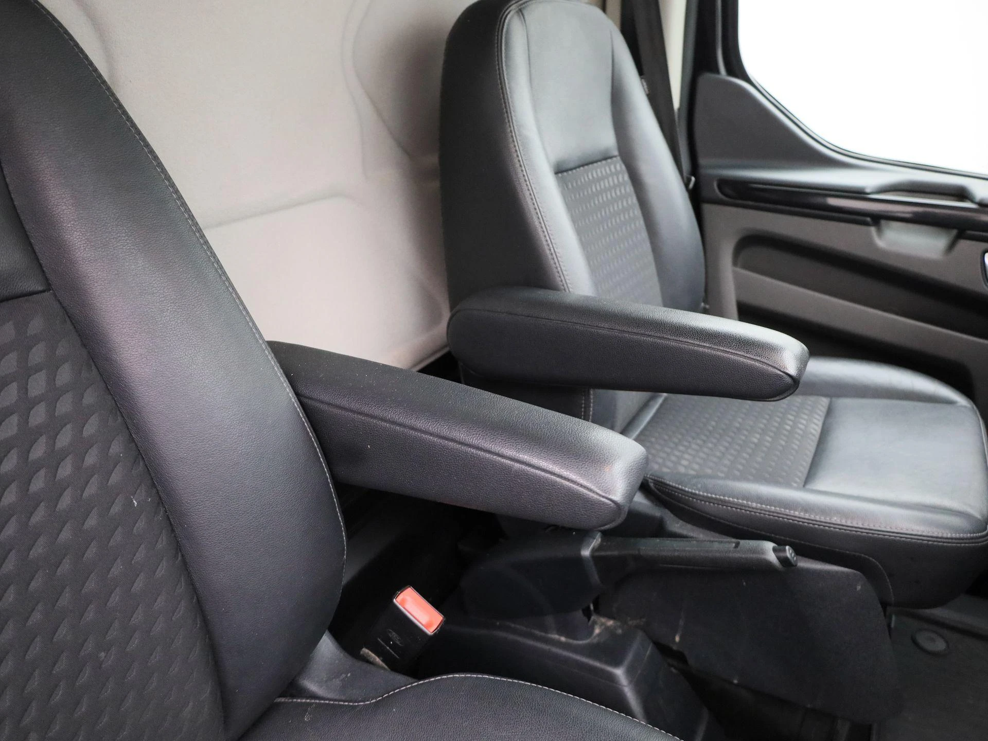 Ford-Transit Custom-image-36