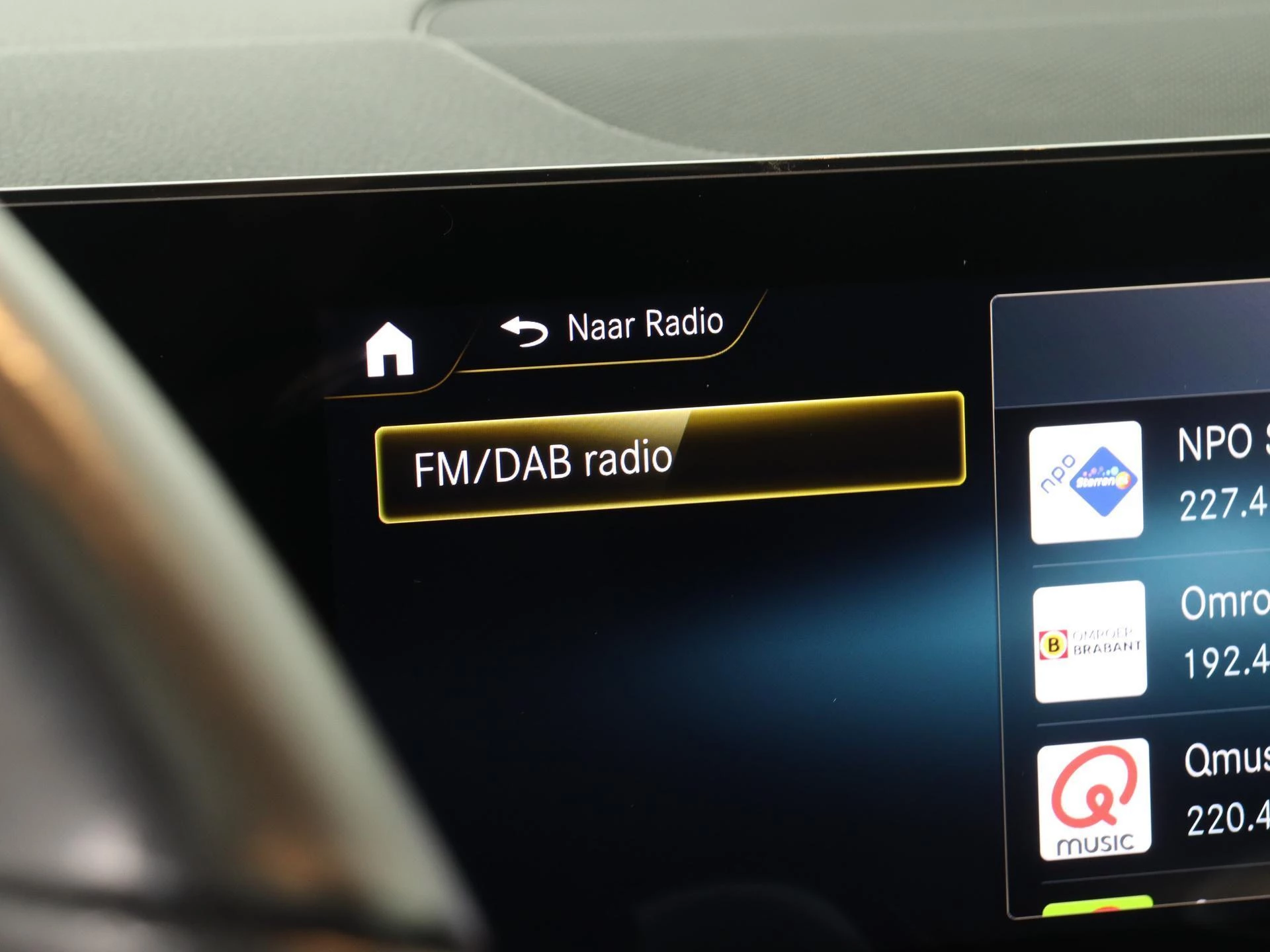 Mercedes-Benz-GLB-image-23