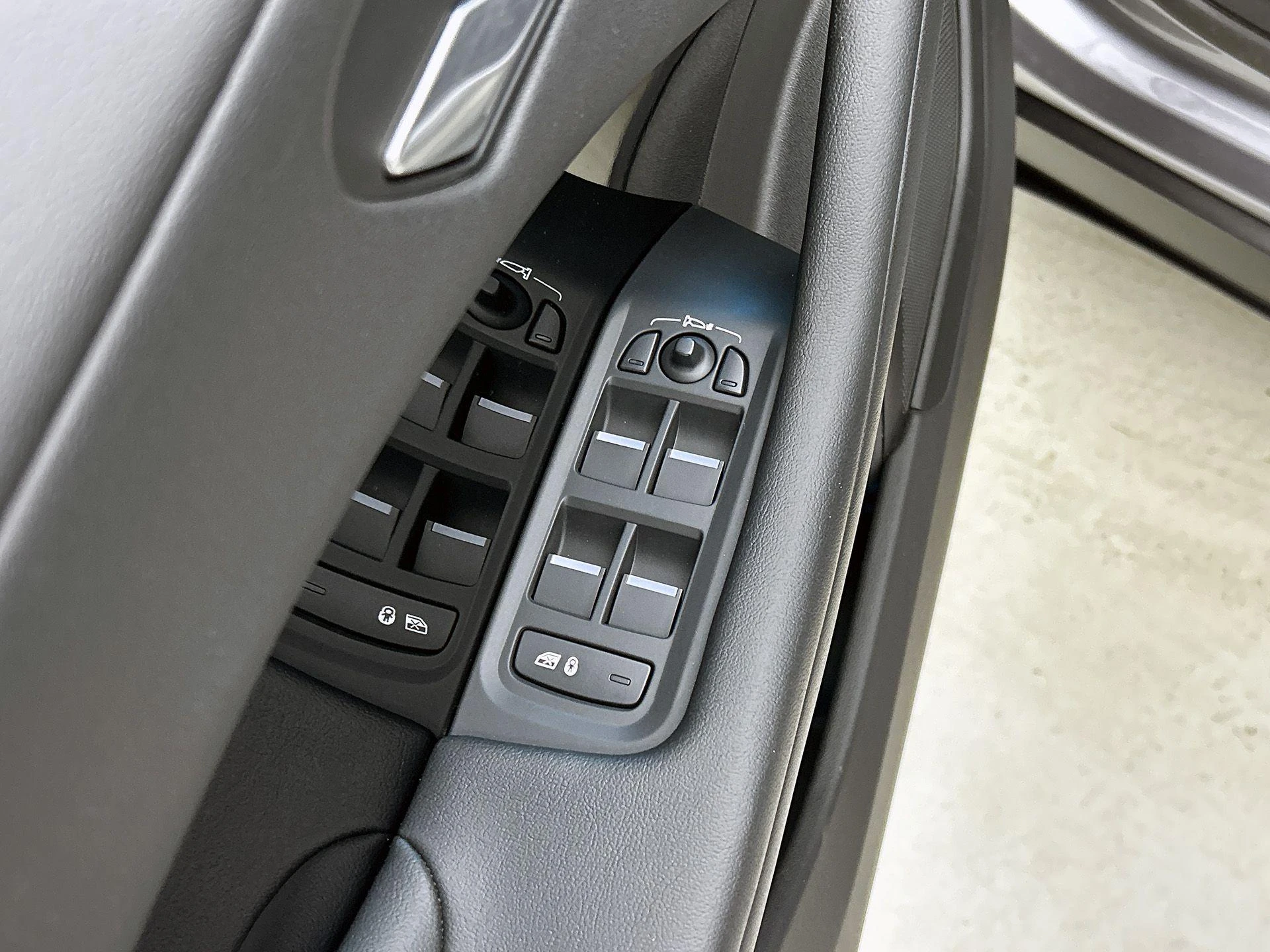 Jaguar-I-PACE-image-29