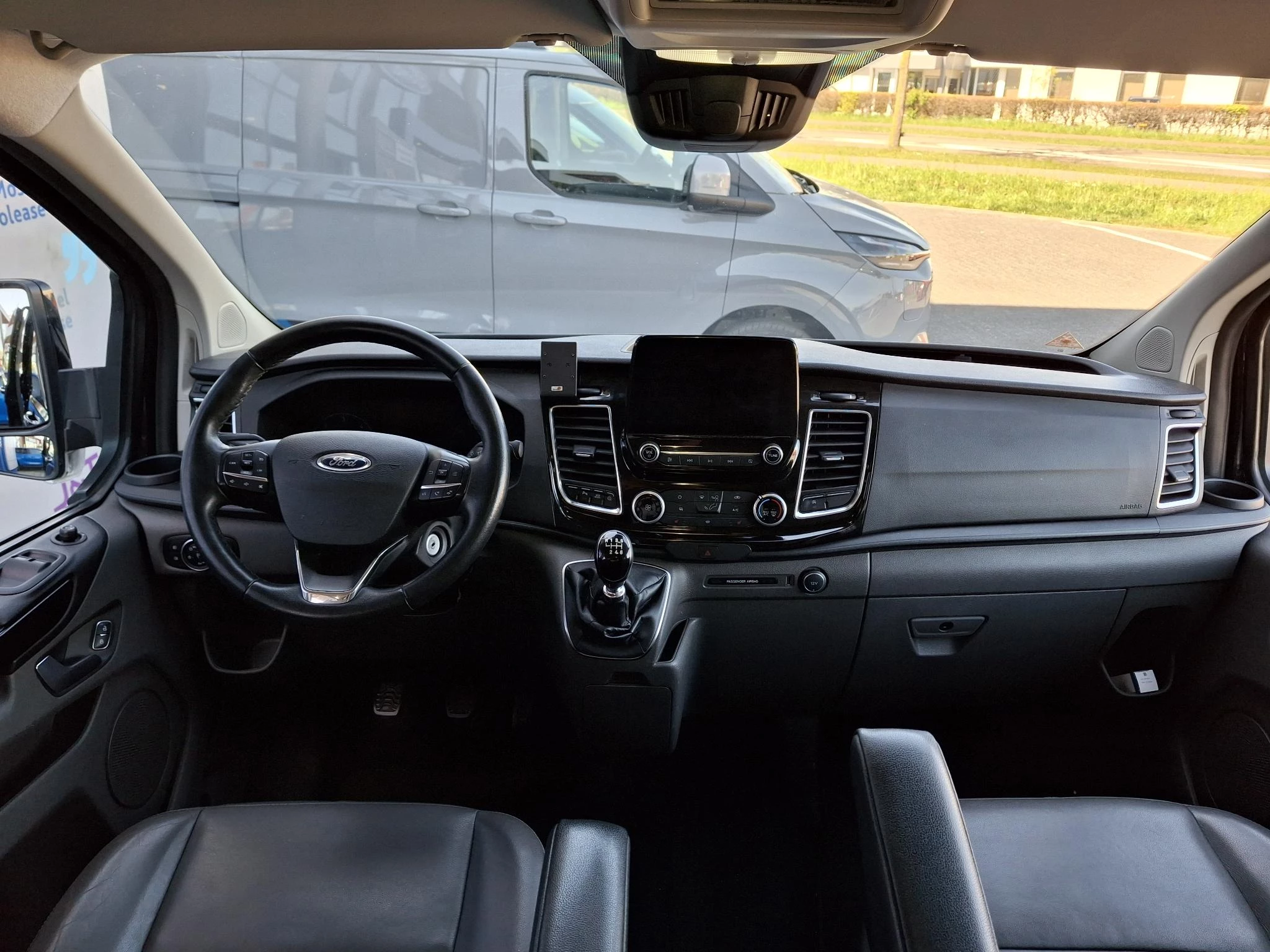 Ford-Transit Custom-image-11