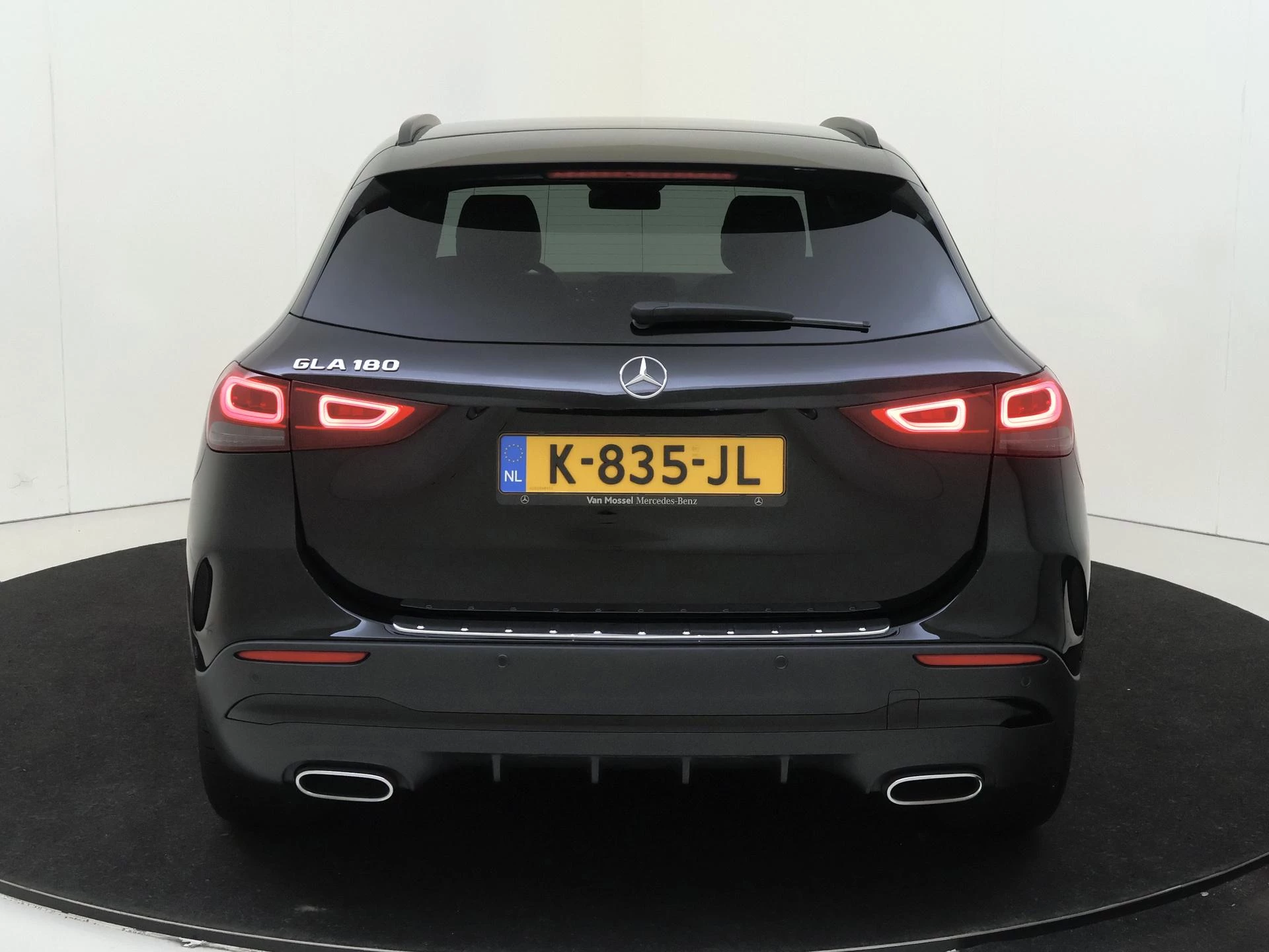 Mercedes-Benz-GLA-image-6