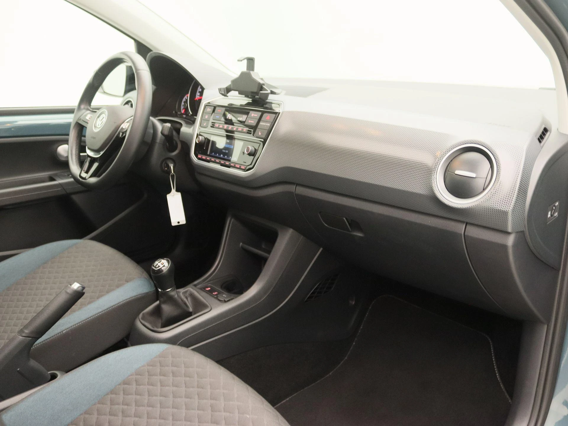 Volkswagen-up!-image-21