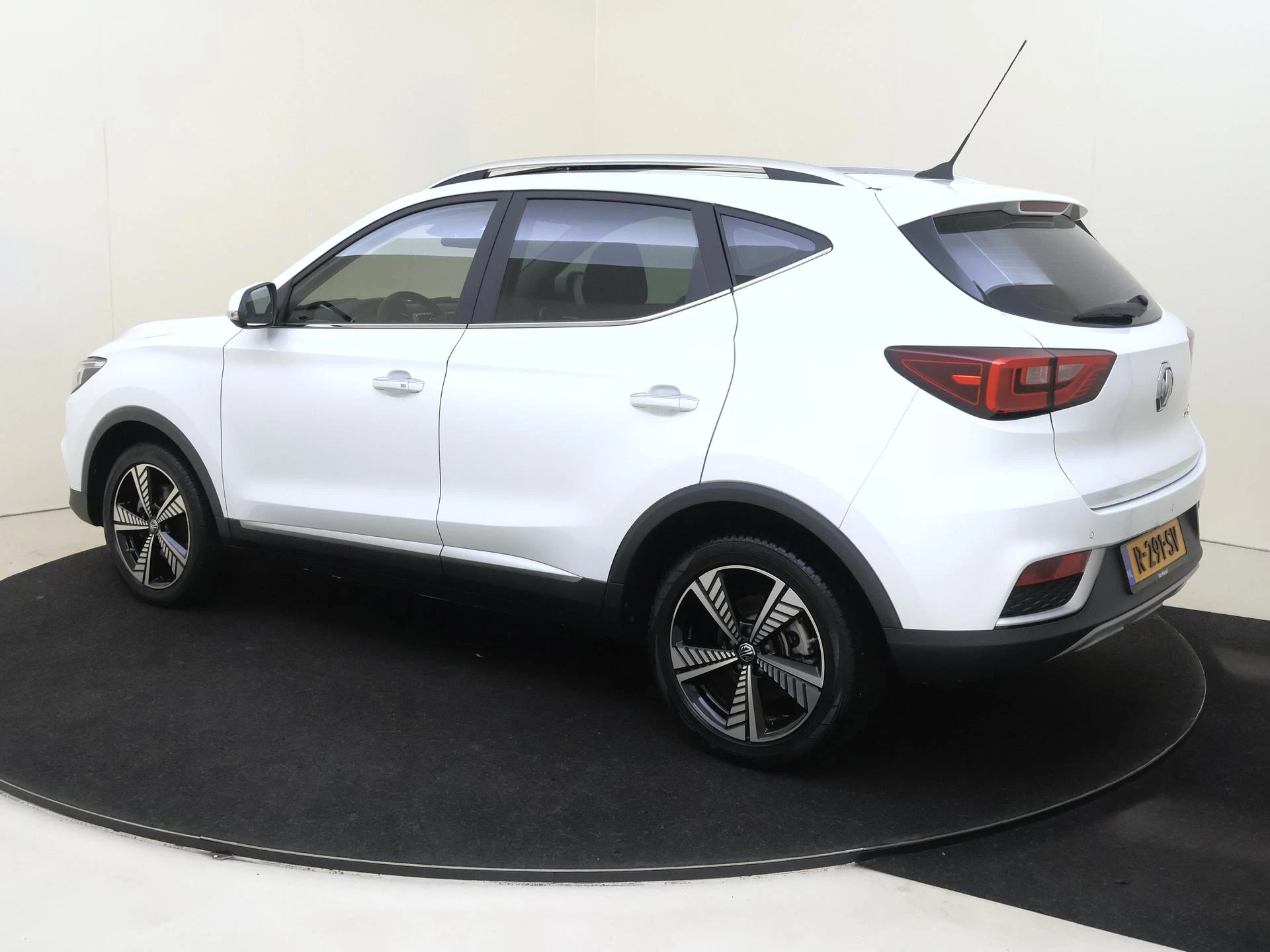 MG-ZS EV-image-2
