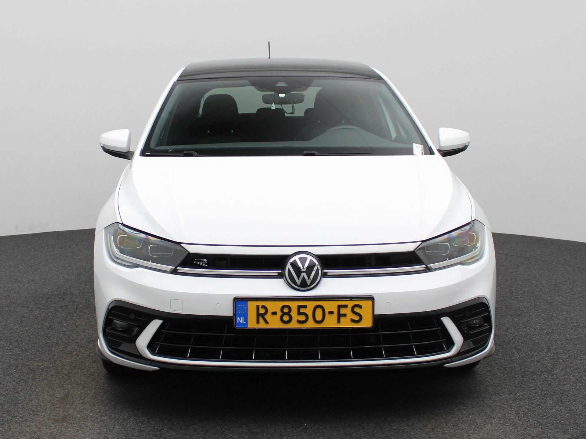 Volkswagen-Polo-image-2