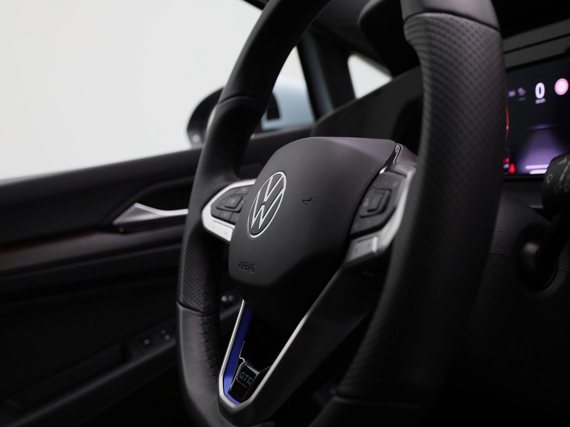 Volkswagen-Golf-image-45