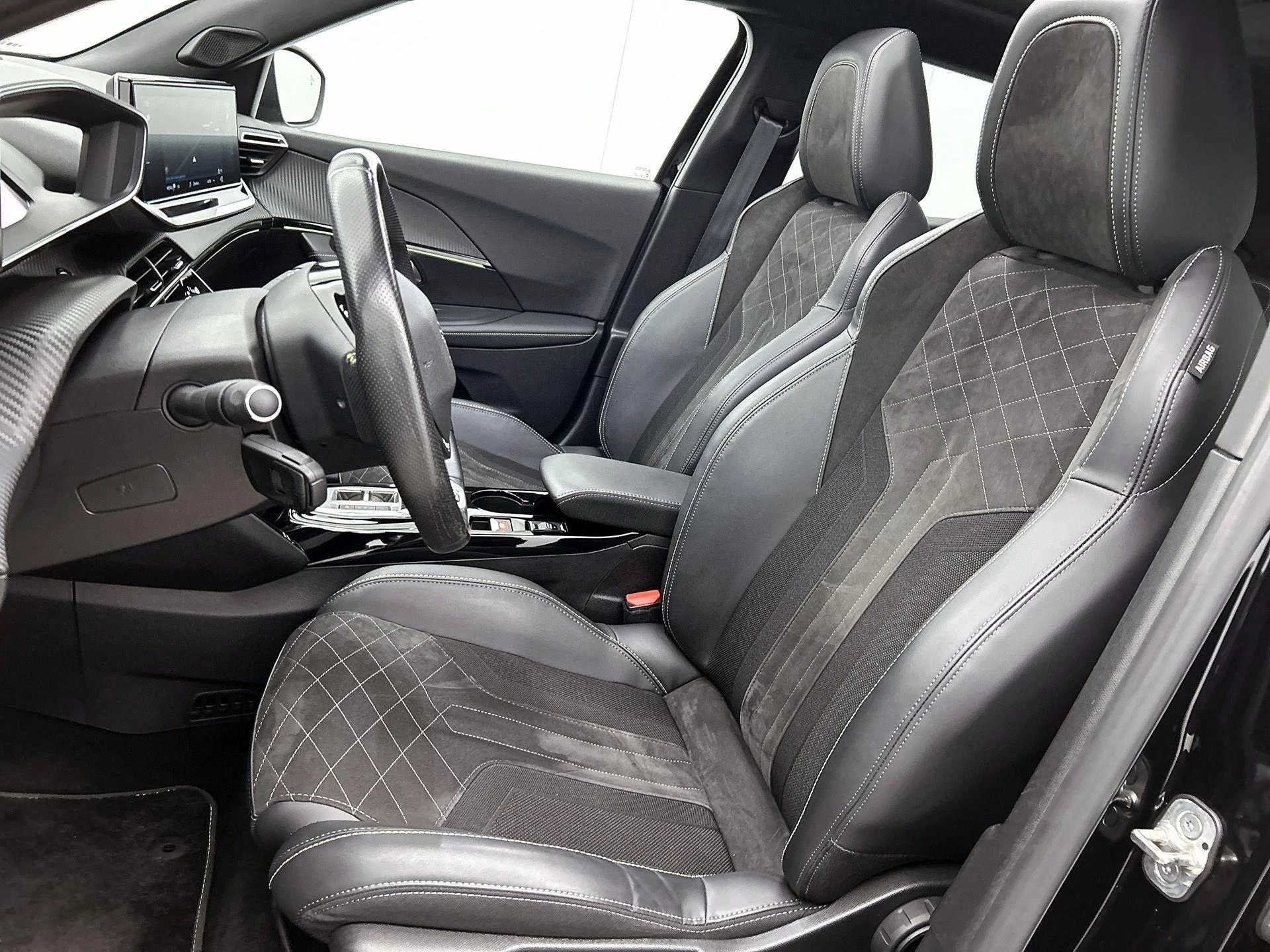 Peugeot-e-2008-image-48