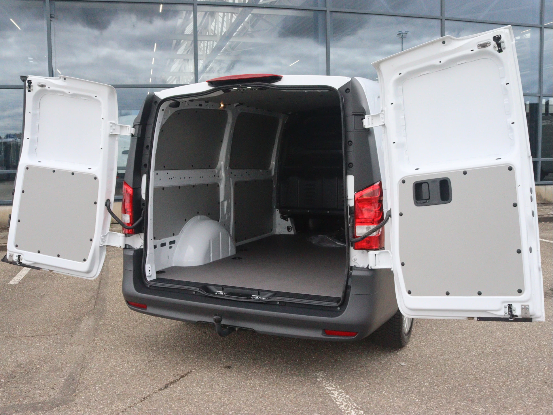 Mercedes-Benz-Vito-image-2