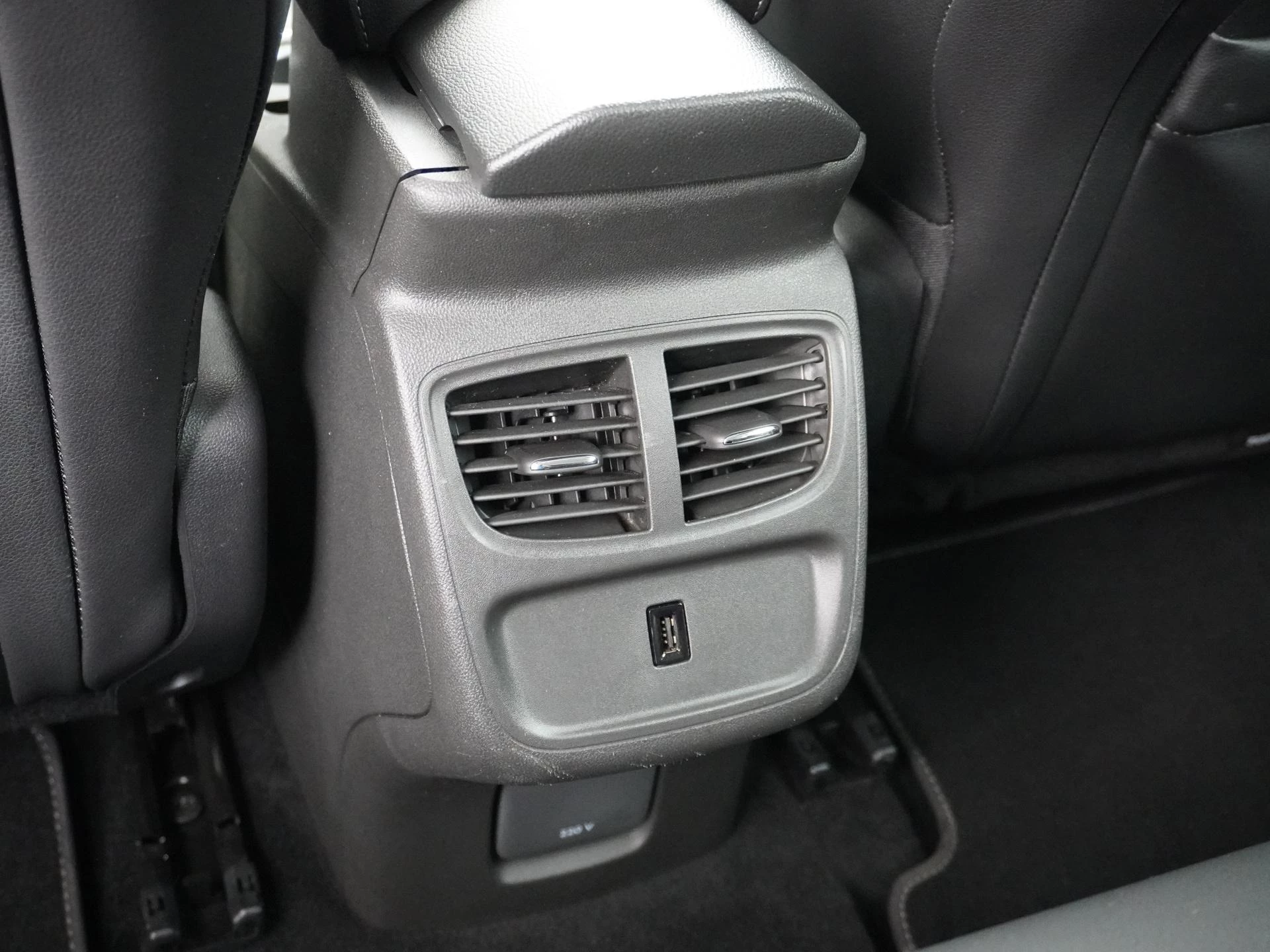 Opel-Grandland X-image-16