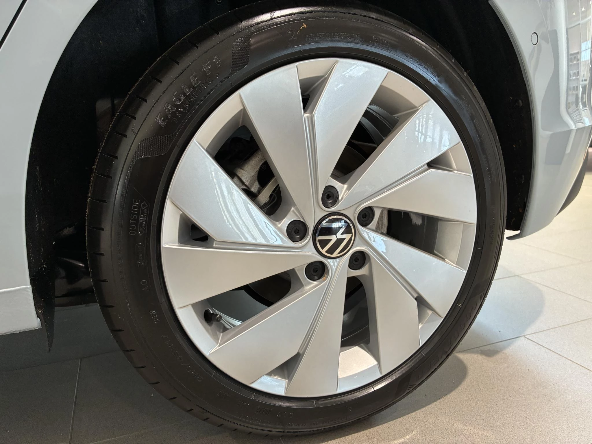 Volkswagen-Golf-image-4
