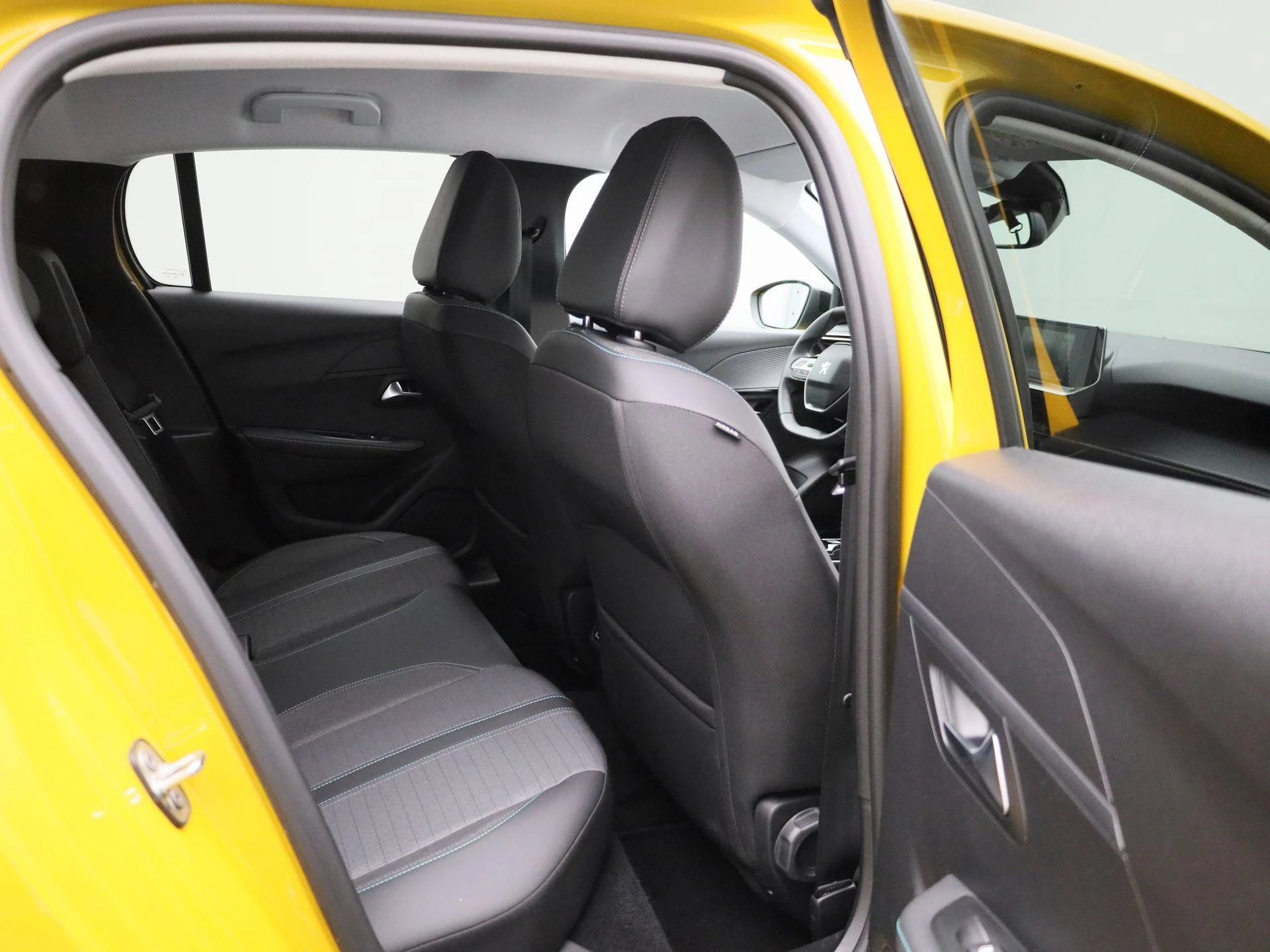 Peugeot e-208 - 36