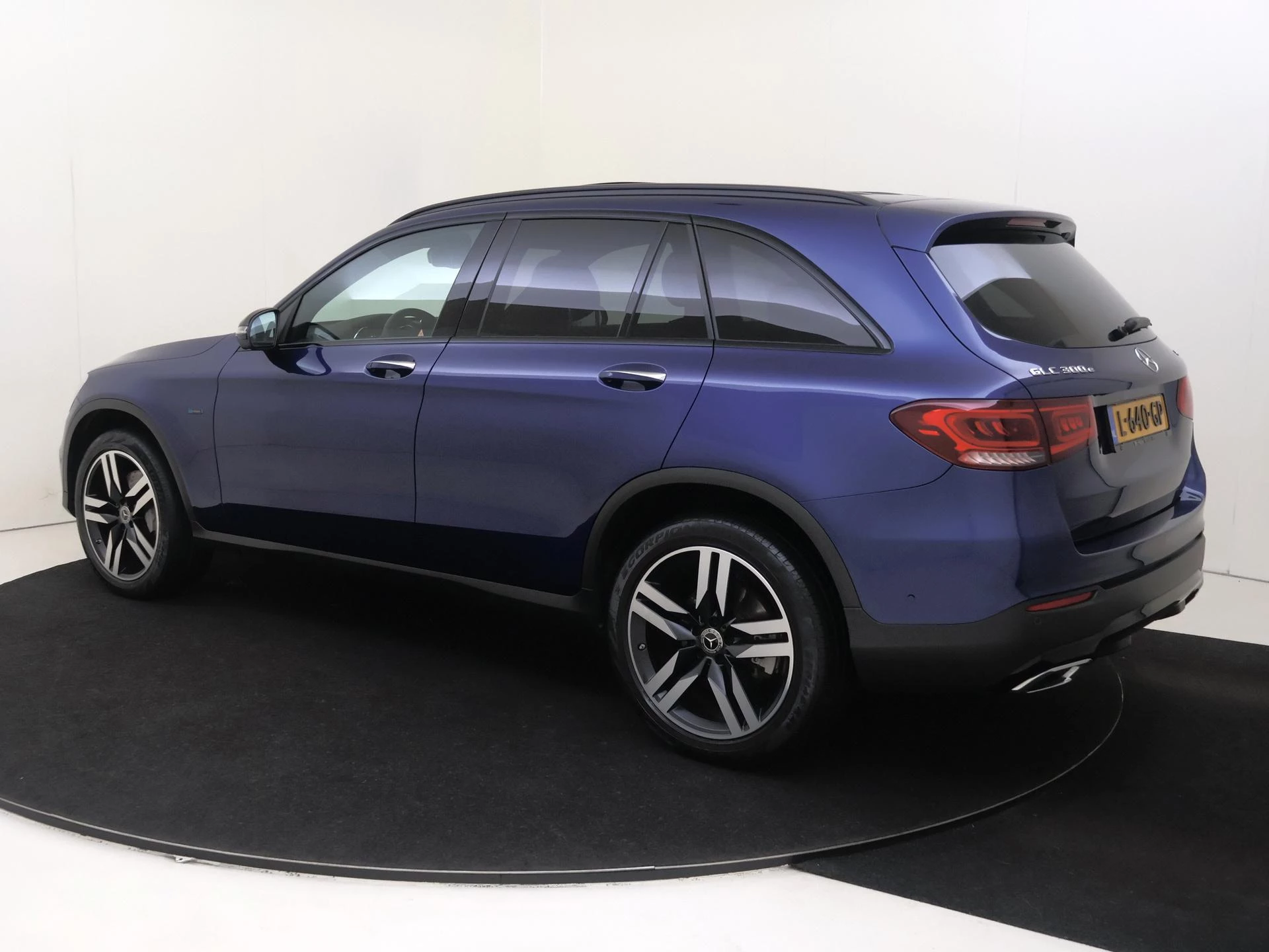 Mercedes-Benz-GLC-image-2