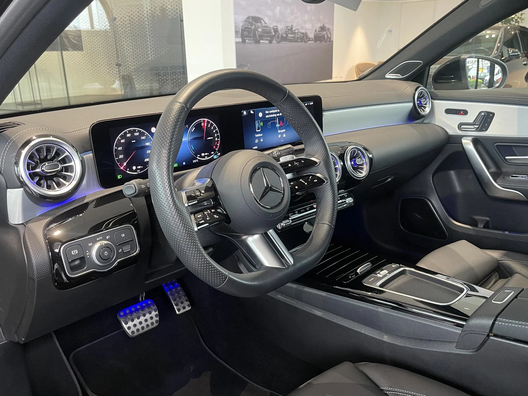 Mercedes-Benz Classe A 250 e AMG Line + LEDER + BURMESTER + MULTIBEAM LED + CARPLAY +