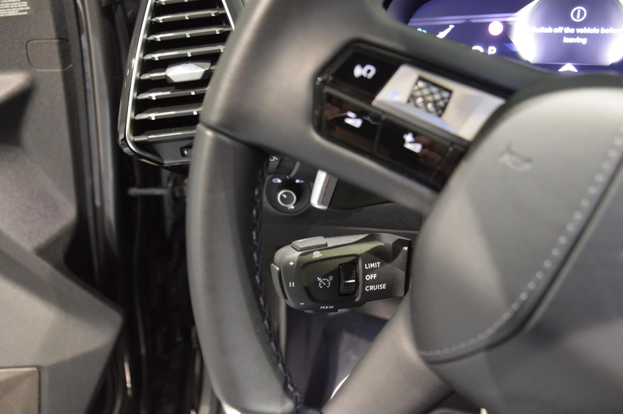 DS DS 7 1.6 PHEV 300 4x4 Etoile