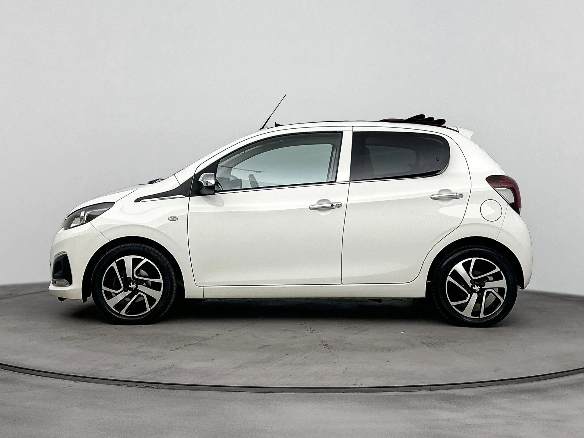 Peugeot-108-image-1
