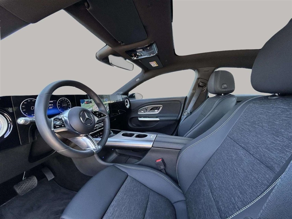 Mercedes-Benz-CLA-image-9