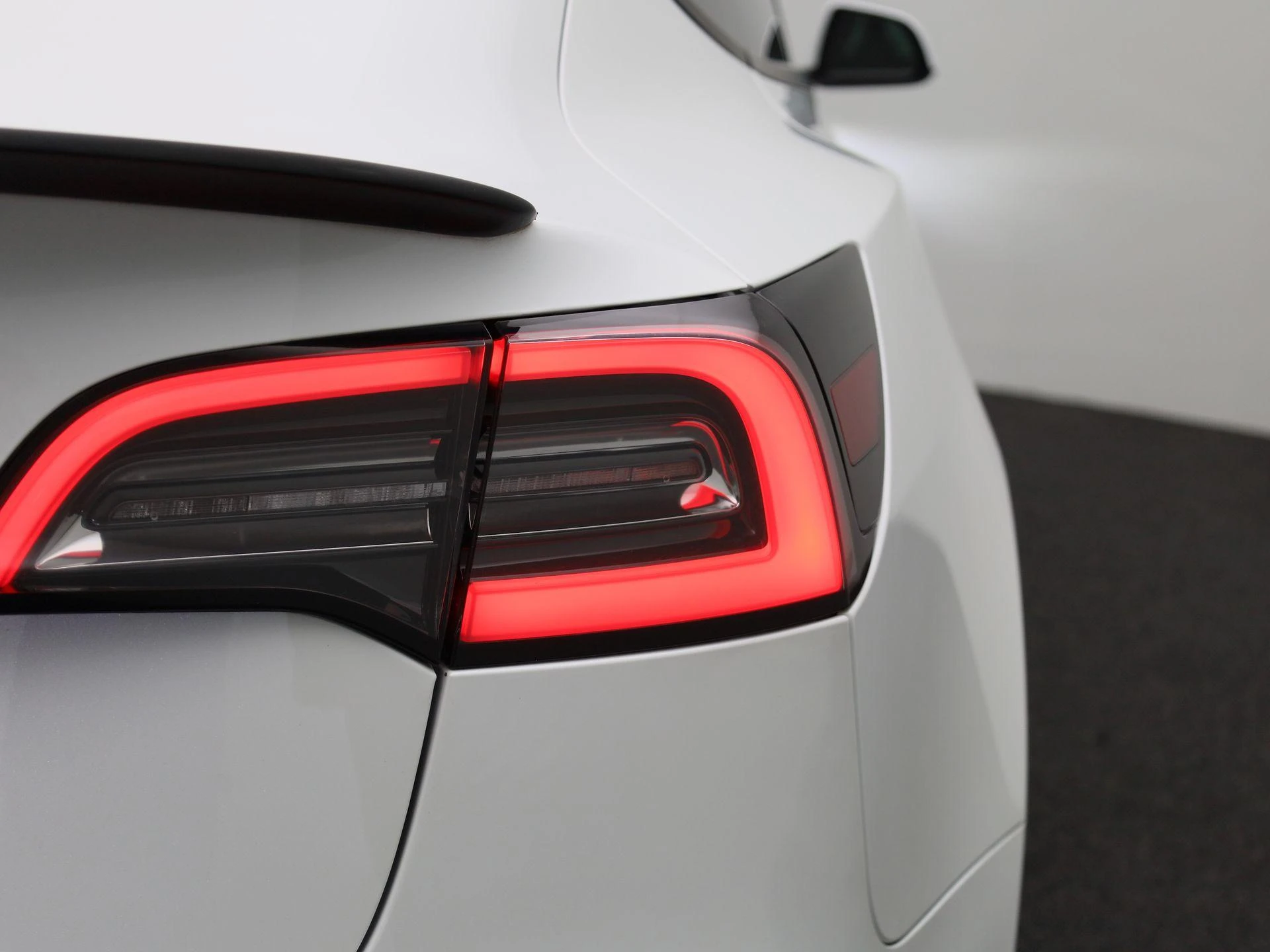 Tesla-Model 3-image-43