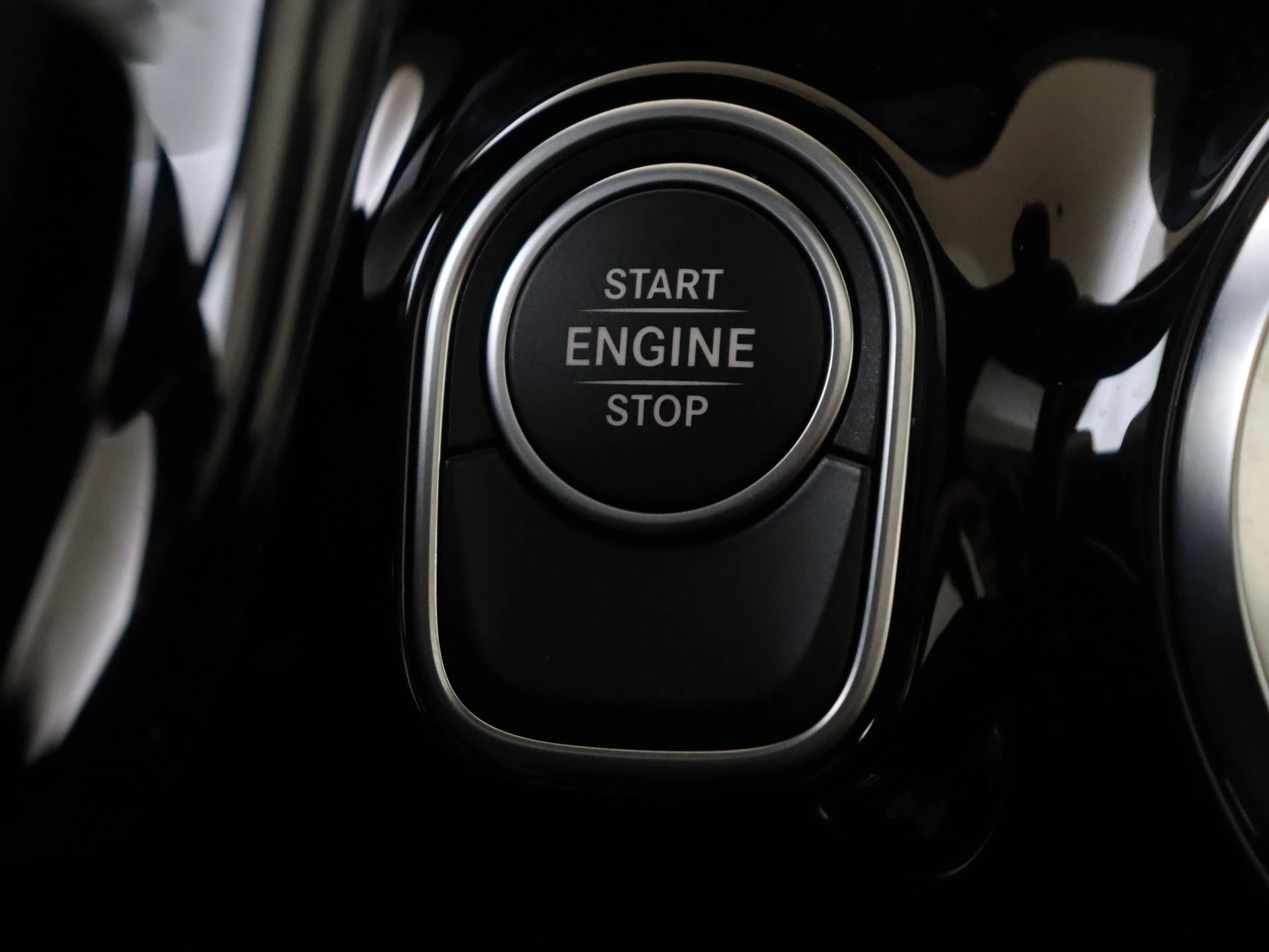 Mercedes-Benz-GLA-image-21