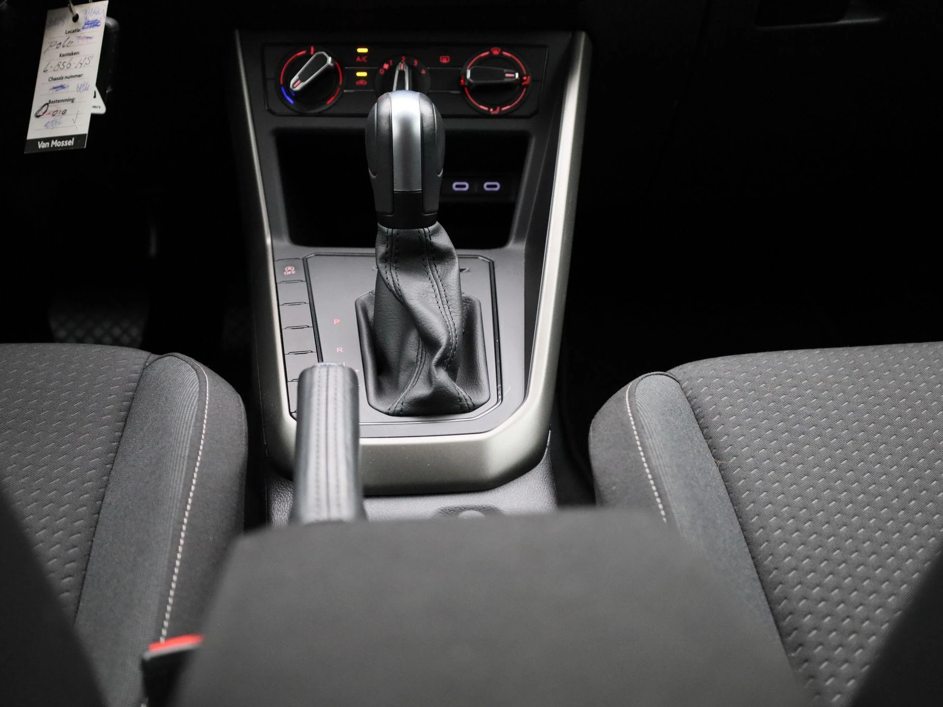 Volkswagen-Polo-image-9