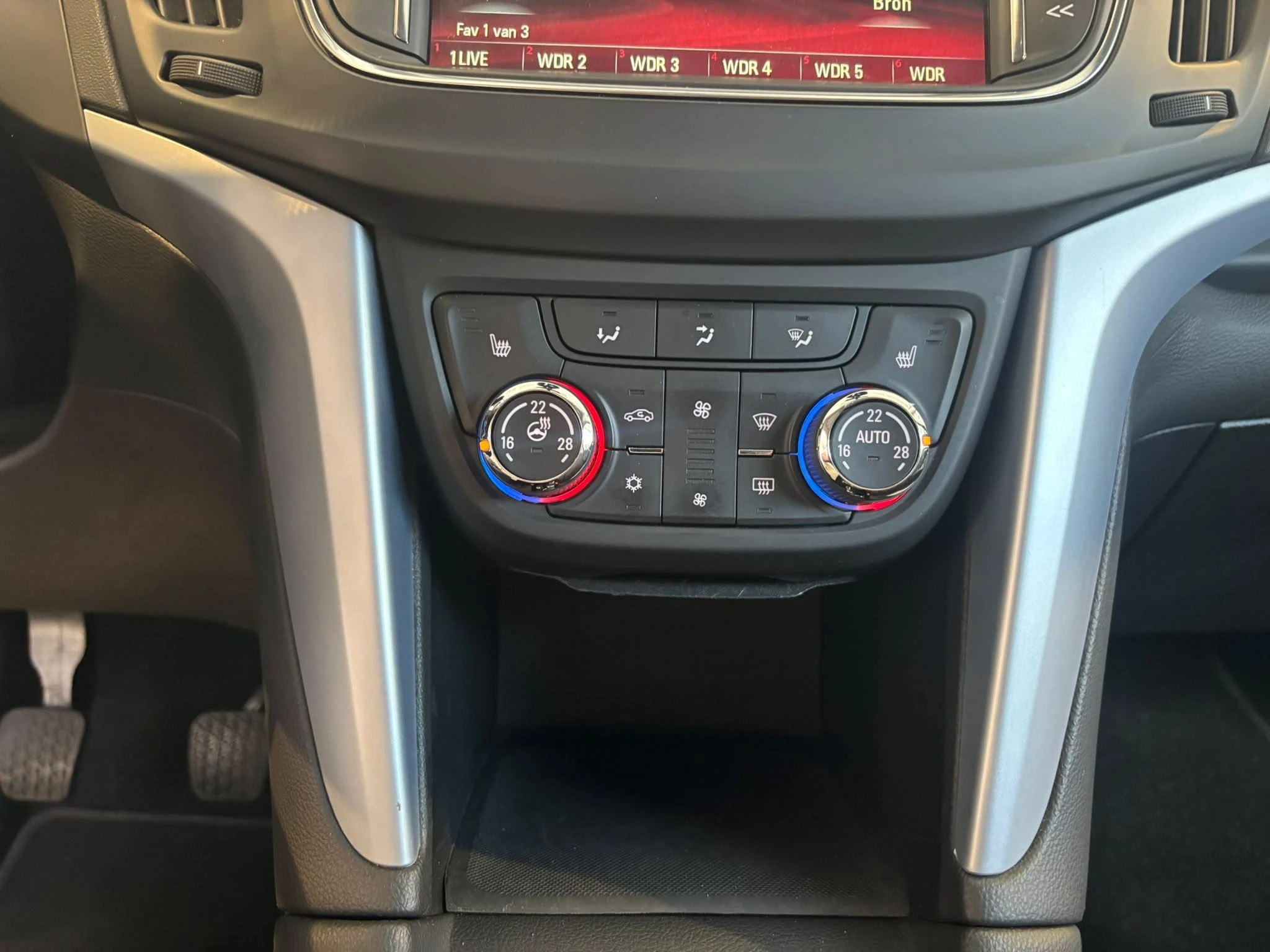 Opel-Zafira Tourer-image-10