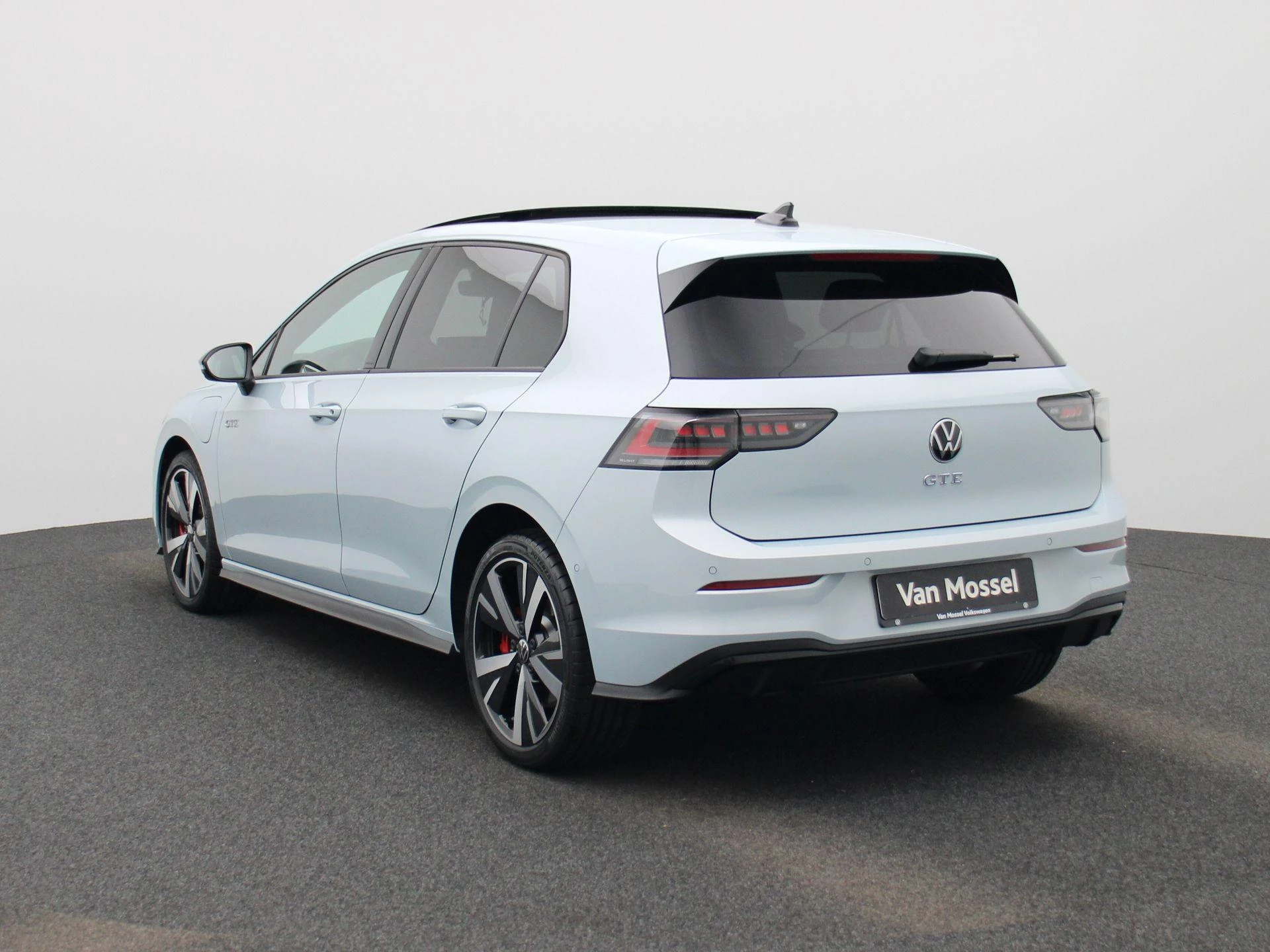 Volkswagen-Golf-image-1
