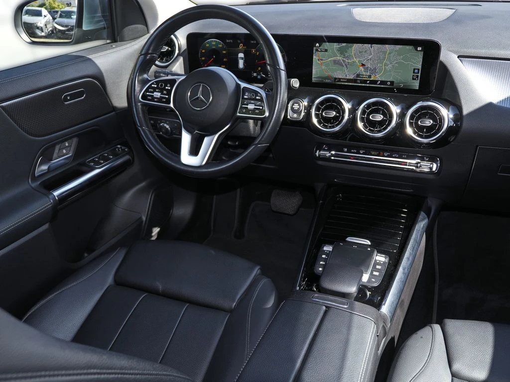 Mercedes-Benz-GLA 180-image-8