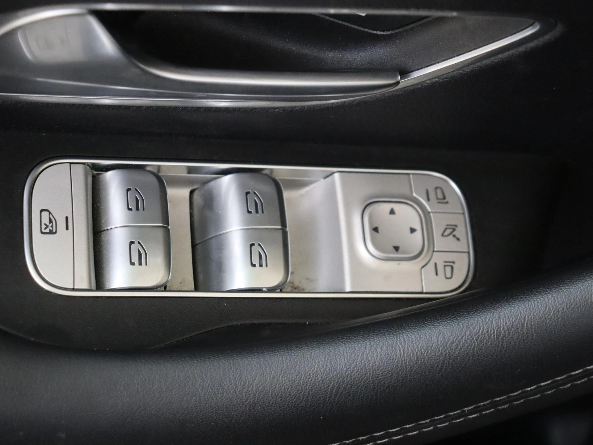 Mercedes-Benz-GLE-image-26