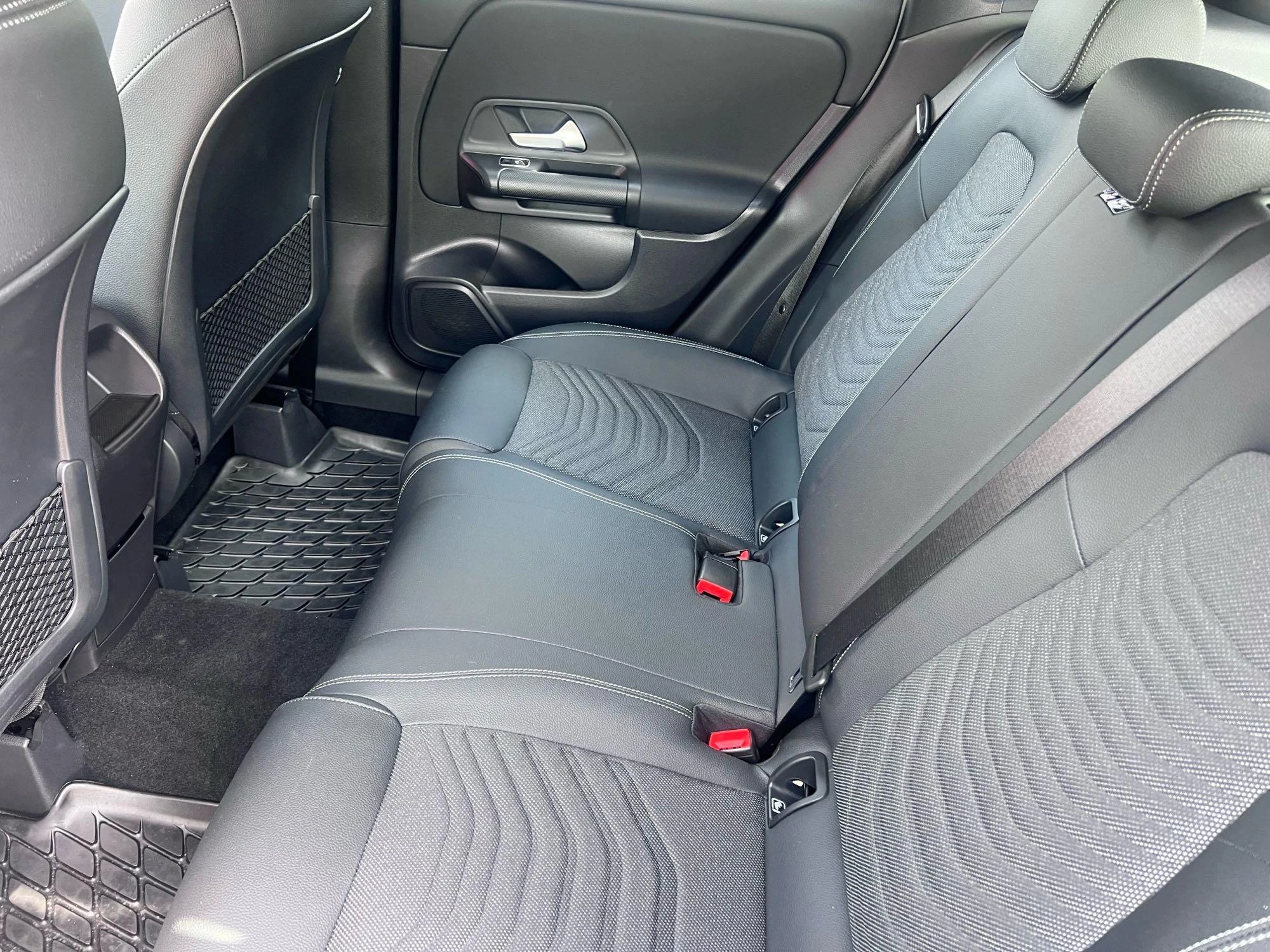 Mercedes-Benz-GLA-image-8