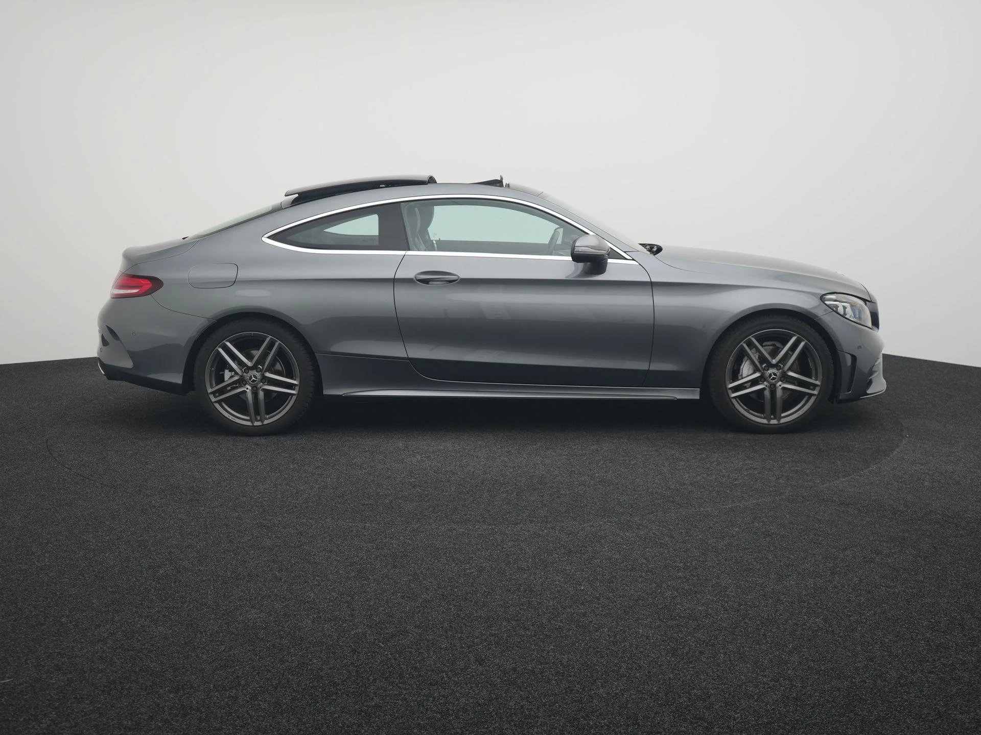 Mercedes-Benz-C-Klasse-image-5
