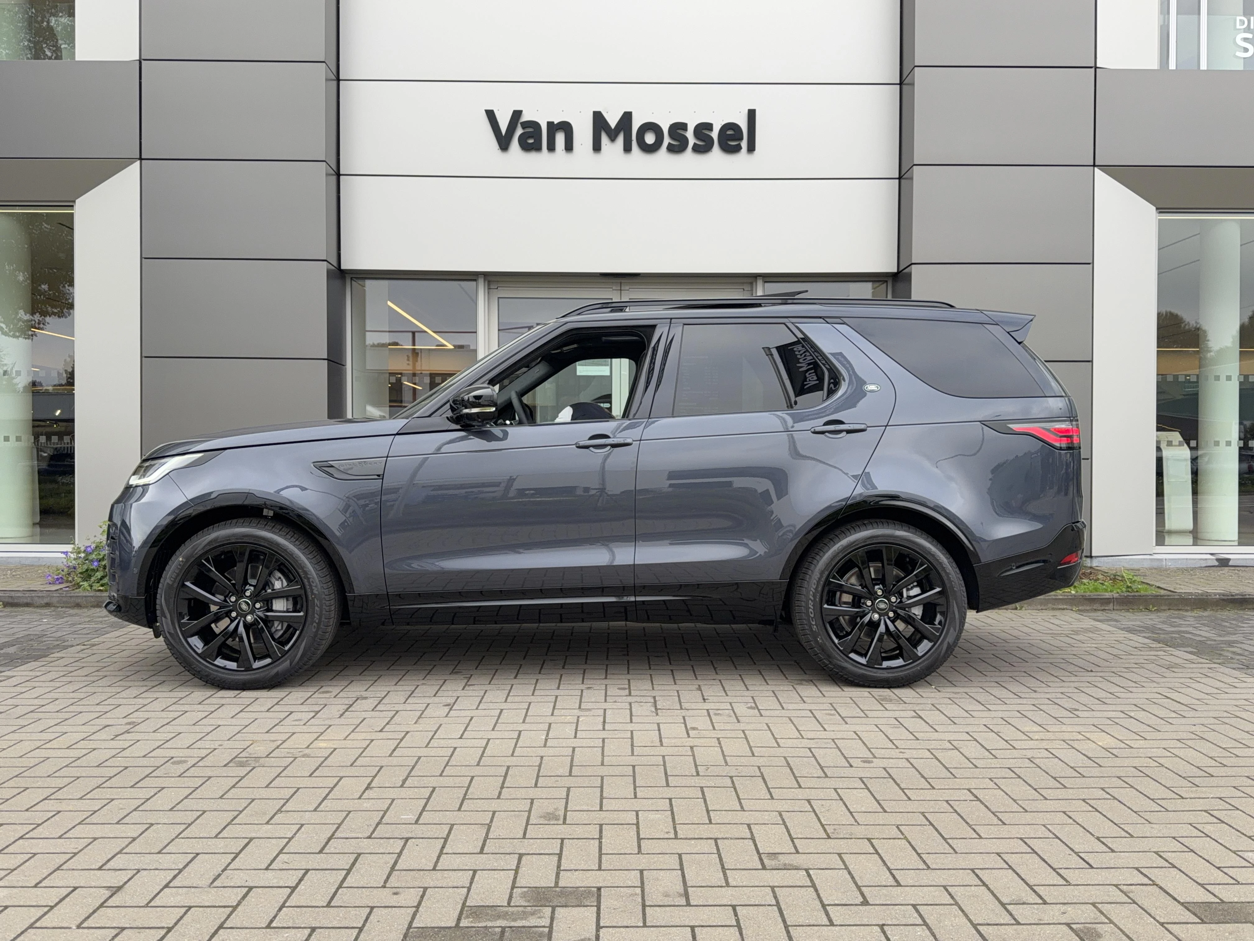 Land Rover-Discovery-image-3