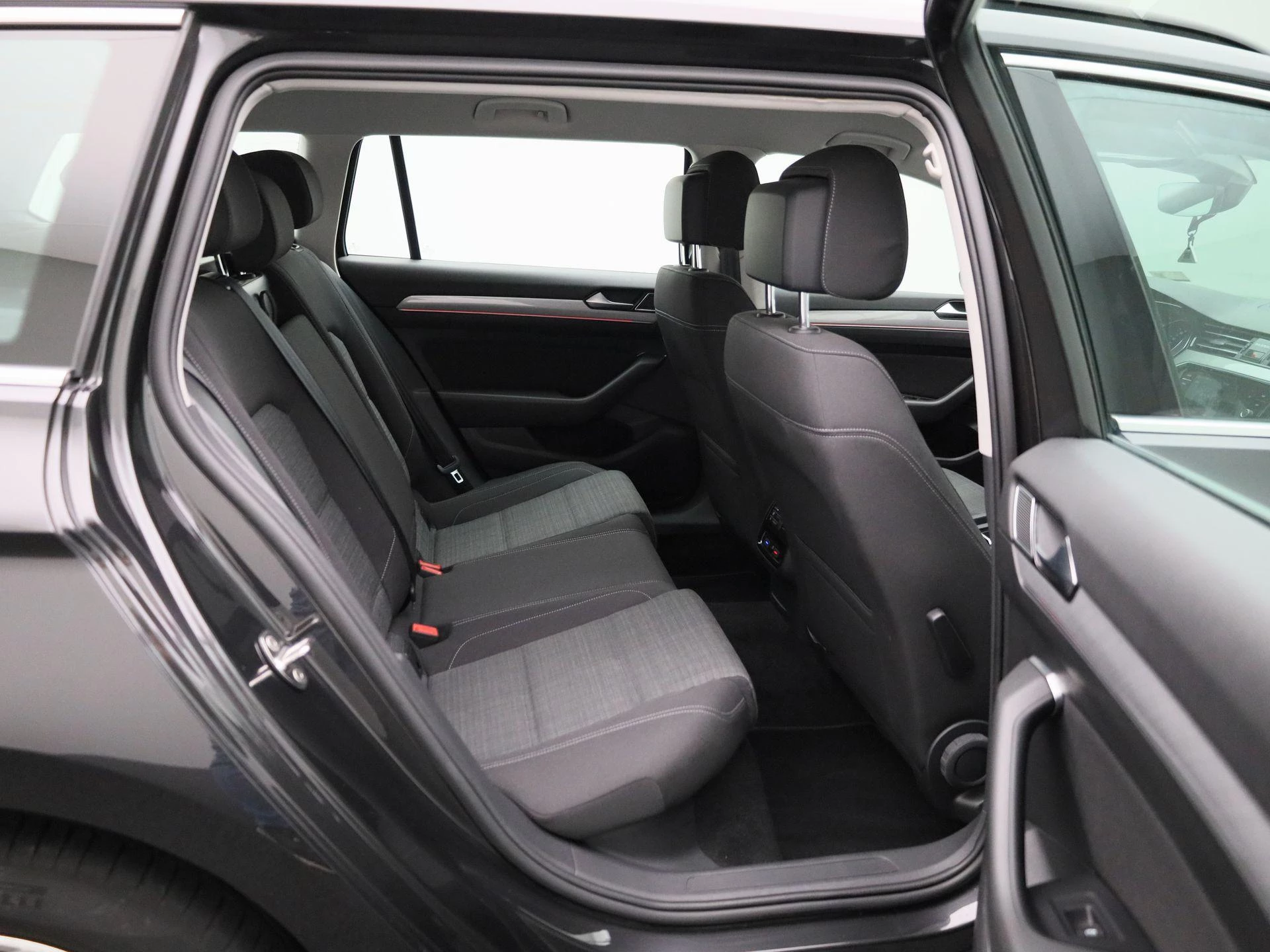 Volkswagen-Passat-image-32