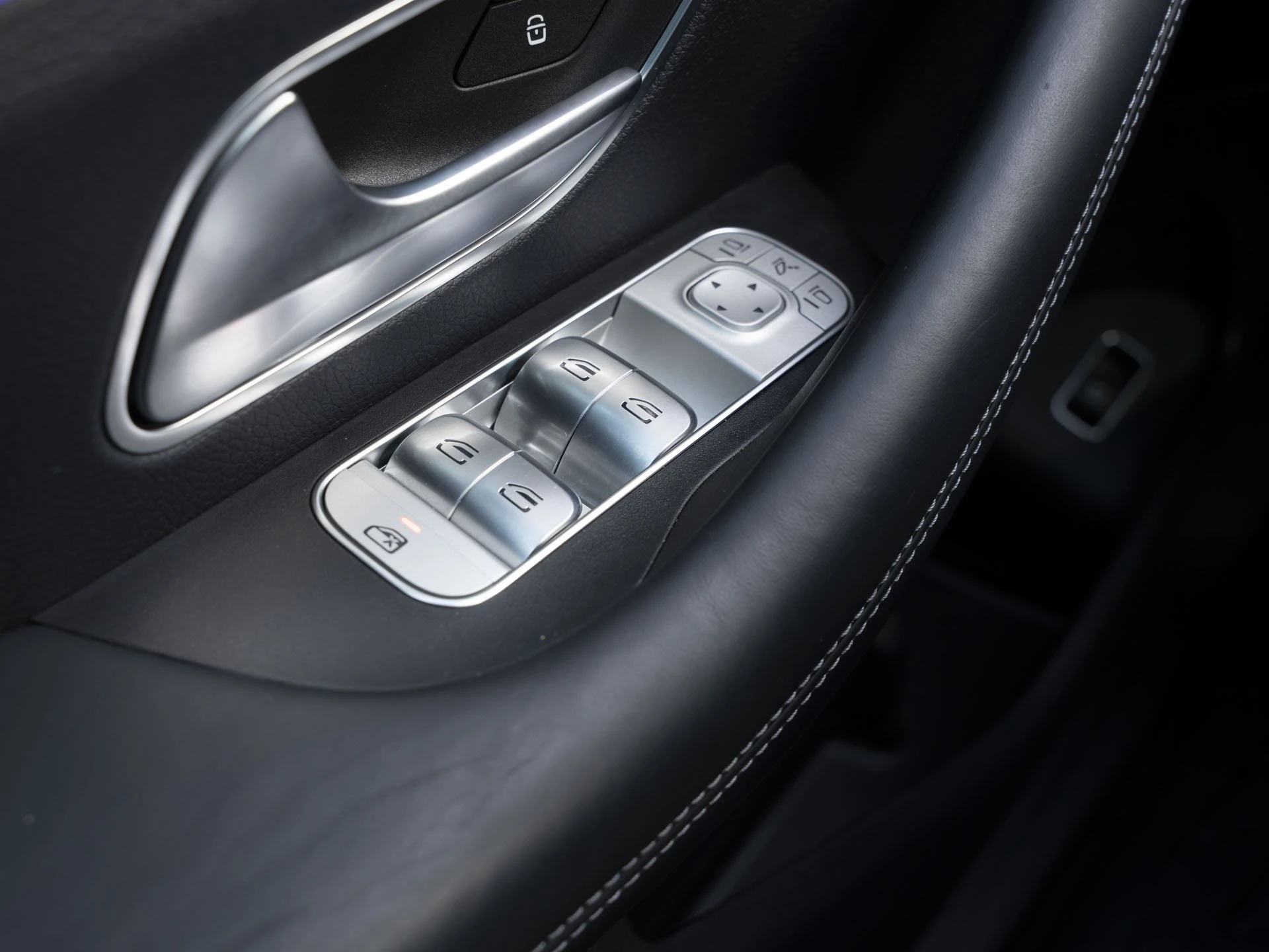 Mercedes-Benz-GLE-image-20