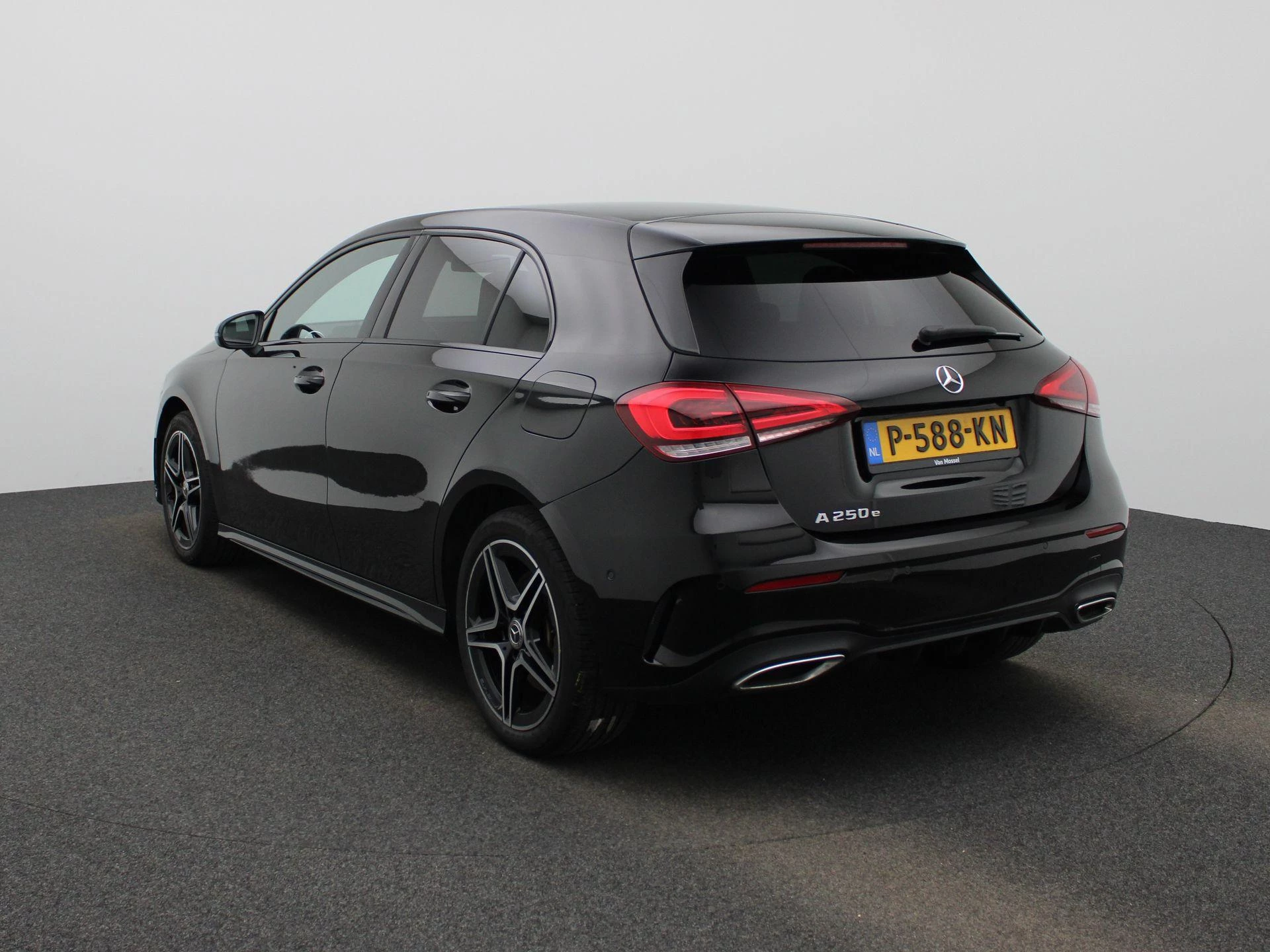 Mercedes-Benz-A-Klasse-image-1