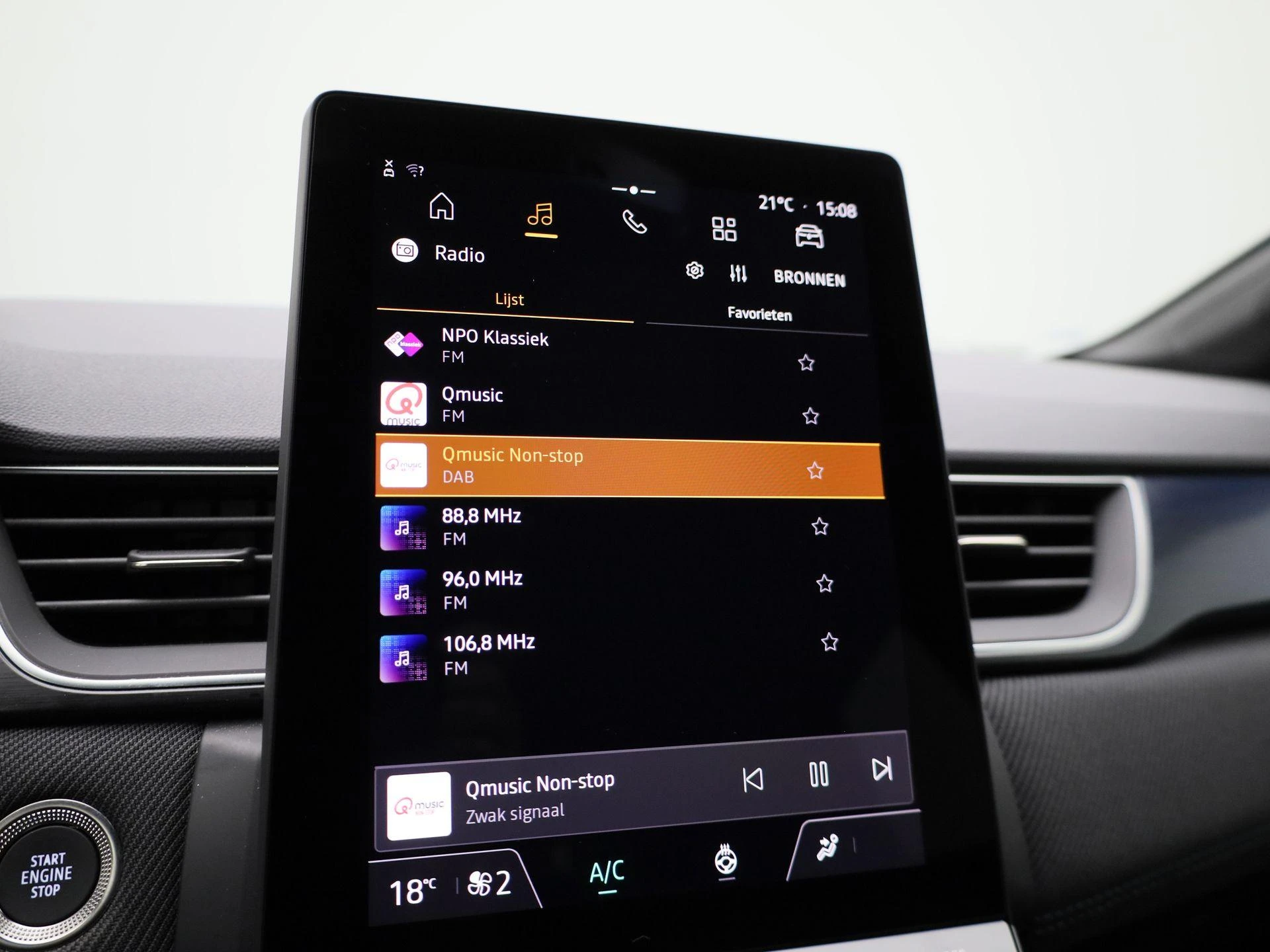 Renault-Captur-image-16