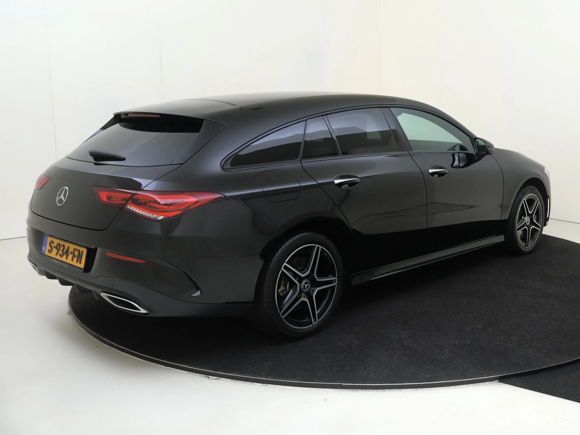 Mercedes-Benz-CLA-image-3