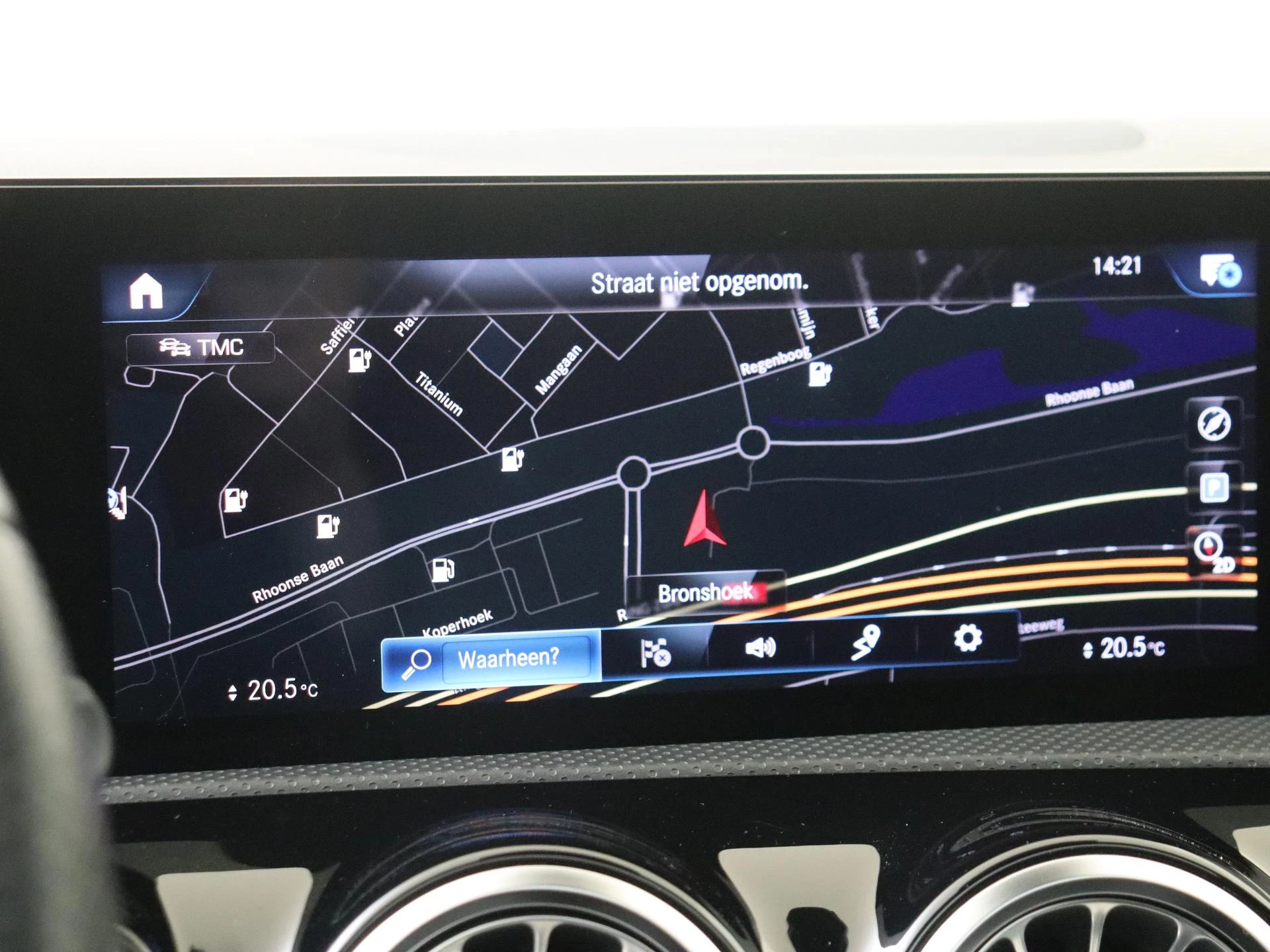 Mercedes-Benz-CLA-image-16