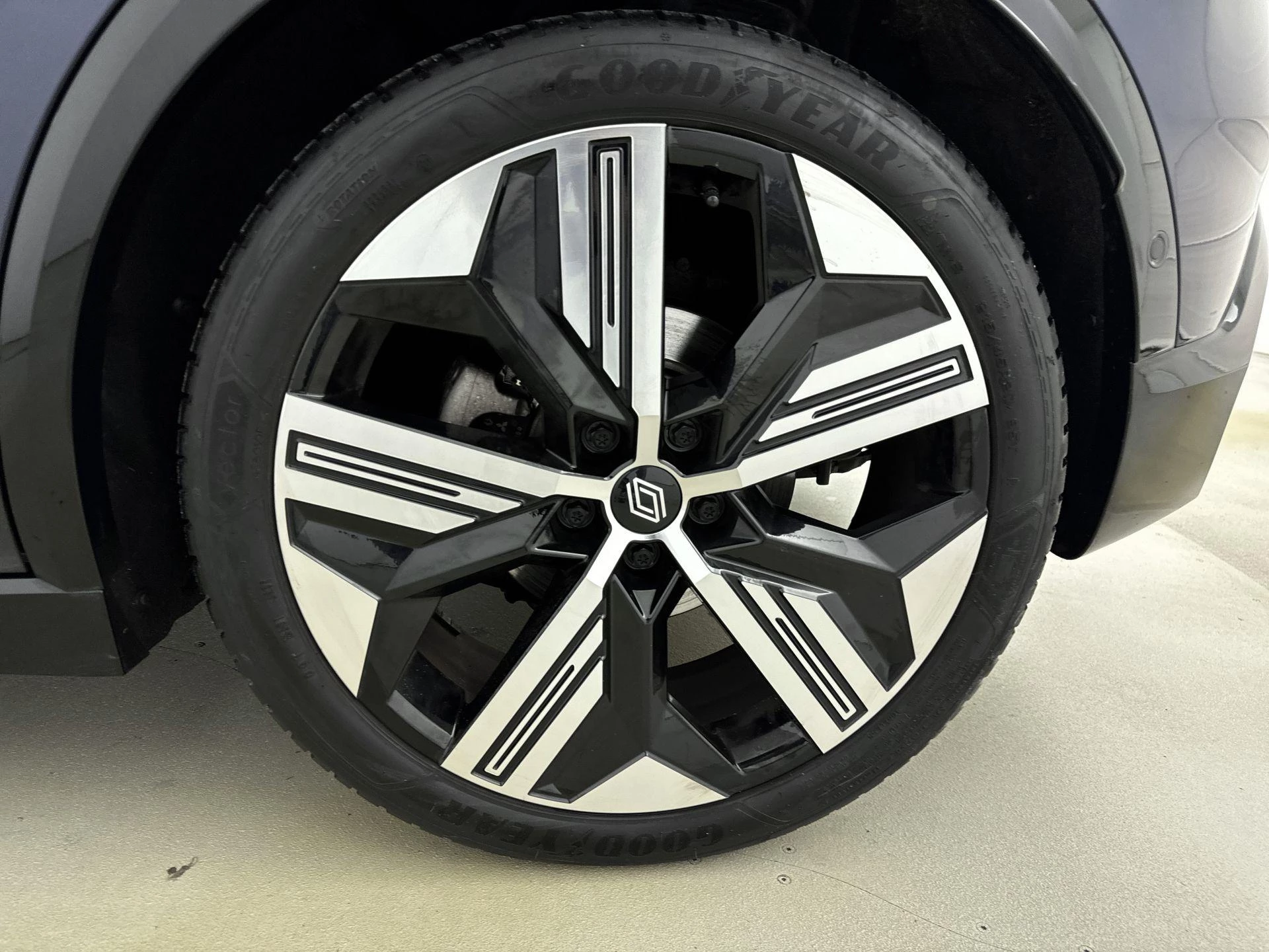 Renault-Megane E-Tech-image-12