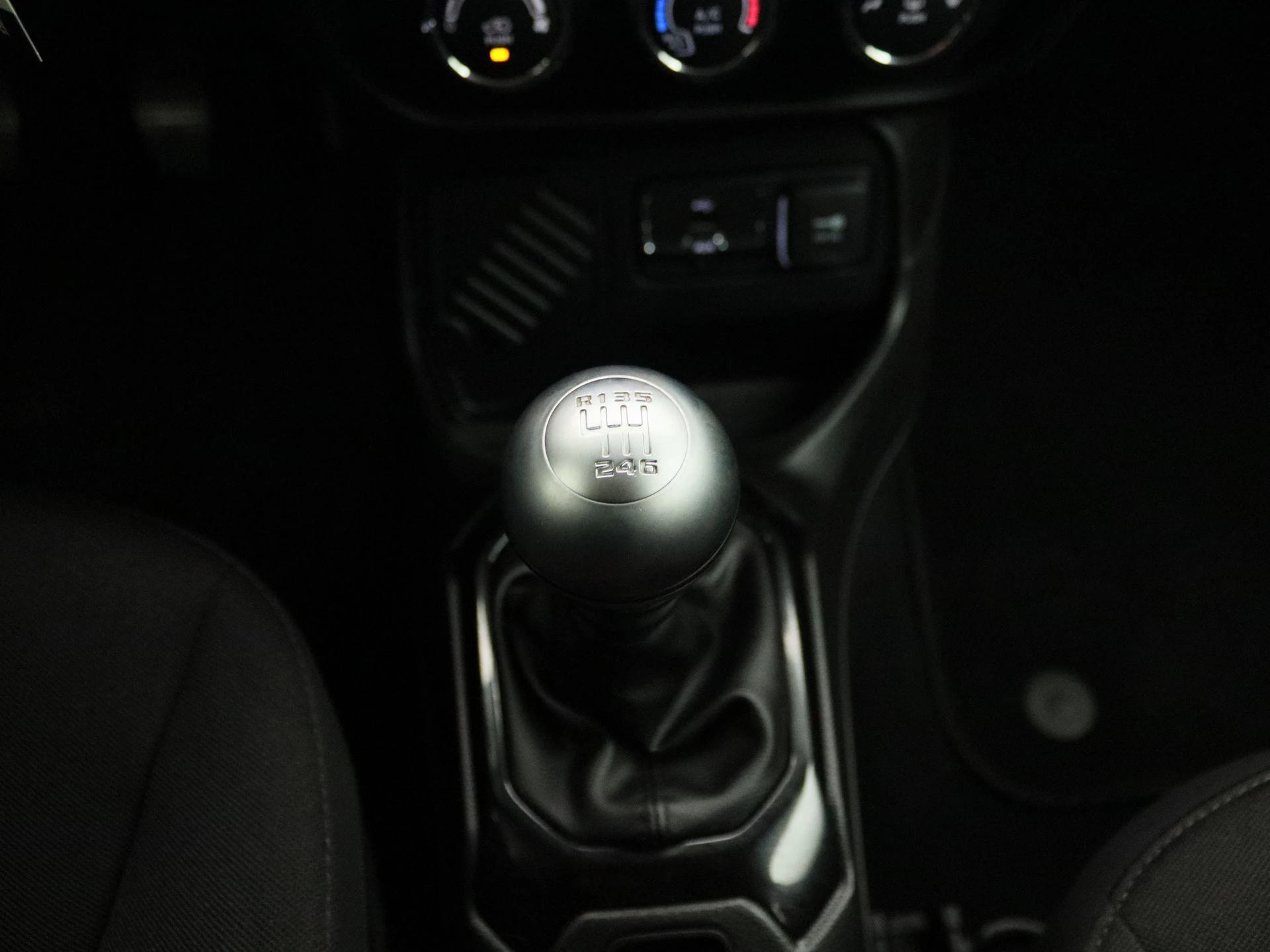 Jeep-Renegade-image-10